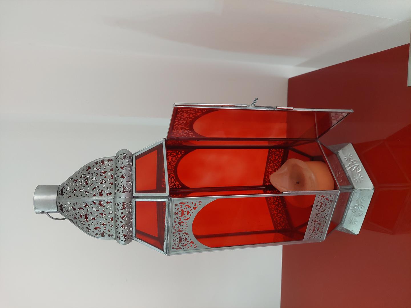 Lanterna Marroquina porta vela em Aço / Vidro Vermelho 48 cm x 16 cm x 16 cm