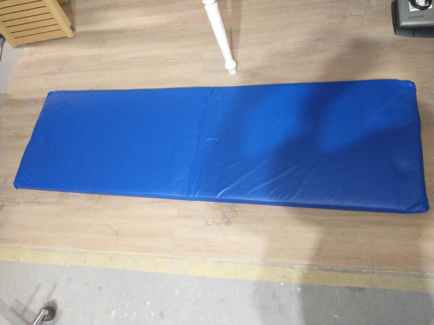 Colchonete  em Estofado / Espuma Azul 4 cm x 179 cm x 56 cm
