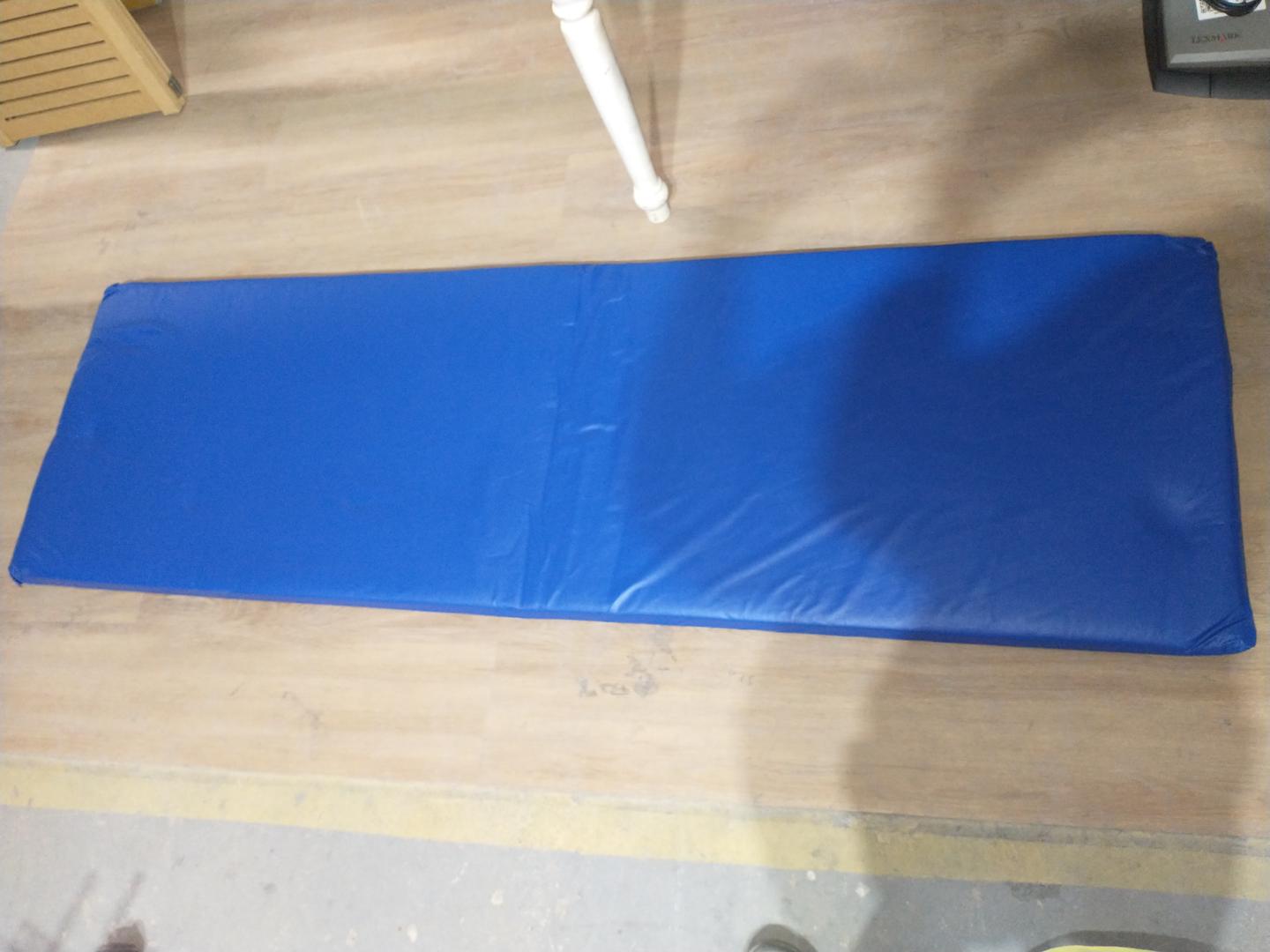 Colchonete  em Estofado / Espuma Azul 4 cm x 179 cm x 56 cm