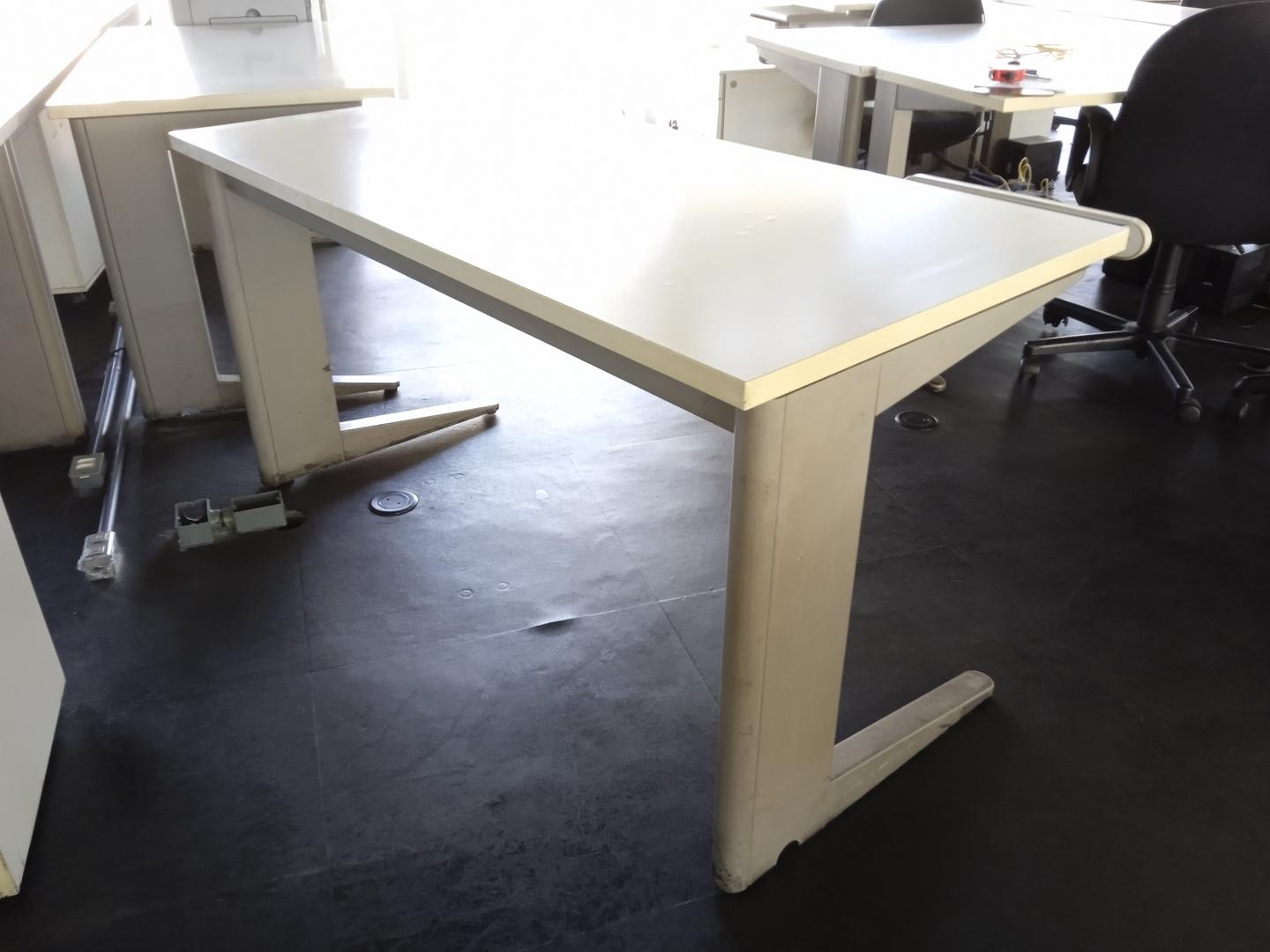 Mesa de Escritório reta c/ 1 gaveta em Aço / MDF Bege 73 cm x 140 cm x 140 cm