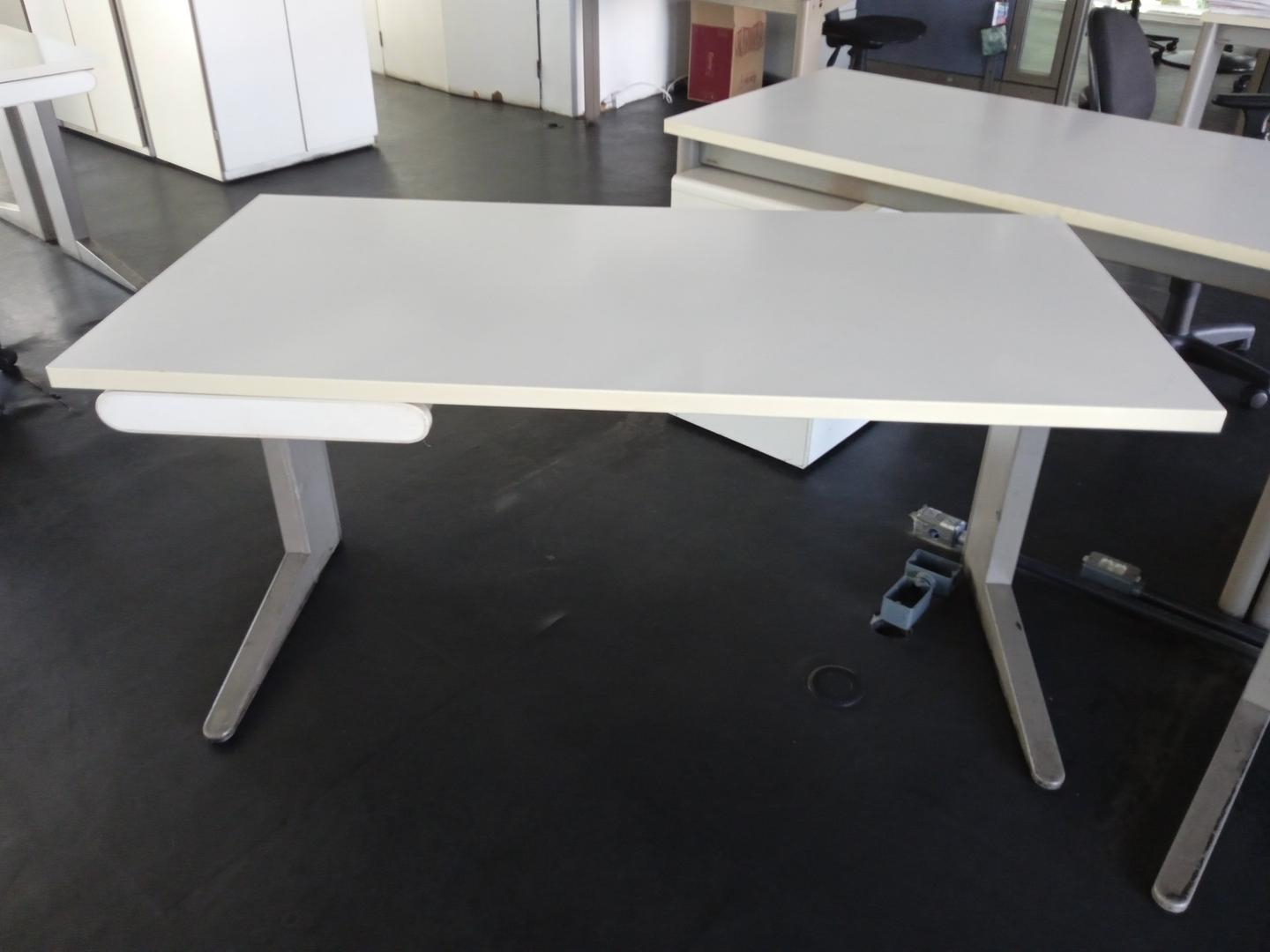 Mesa de Escritório reta c/ 1 gaveta em Aço / MDF Bege 73 cm x 140 cm x 140 cm