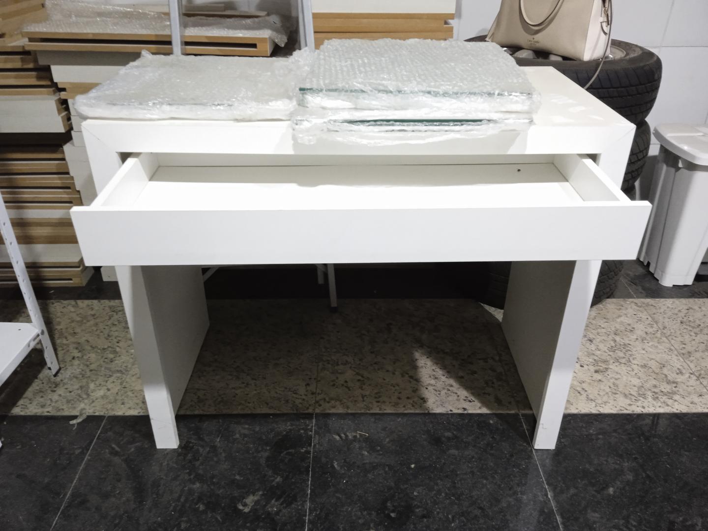 Mesa de escritório c/ 1 gaveta em MDF Branco 73 cm x 90 cm x 47 cm