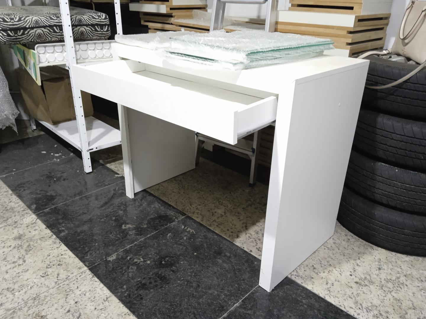 Mesa de escritório c/ 1 gaveta em MDF Branco 73 cm x 90 cm x 47 cm