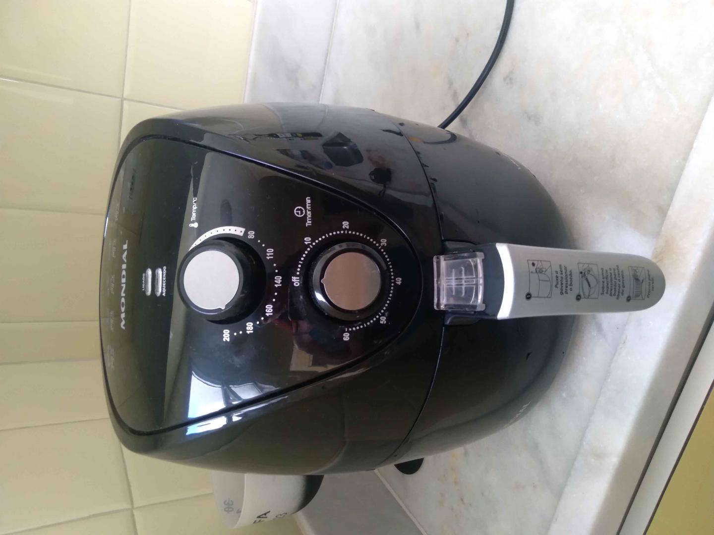 Fritadeira Elétrica Air fryer  Mondial AF-31 em Aço / Plástico Preto