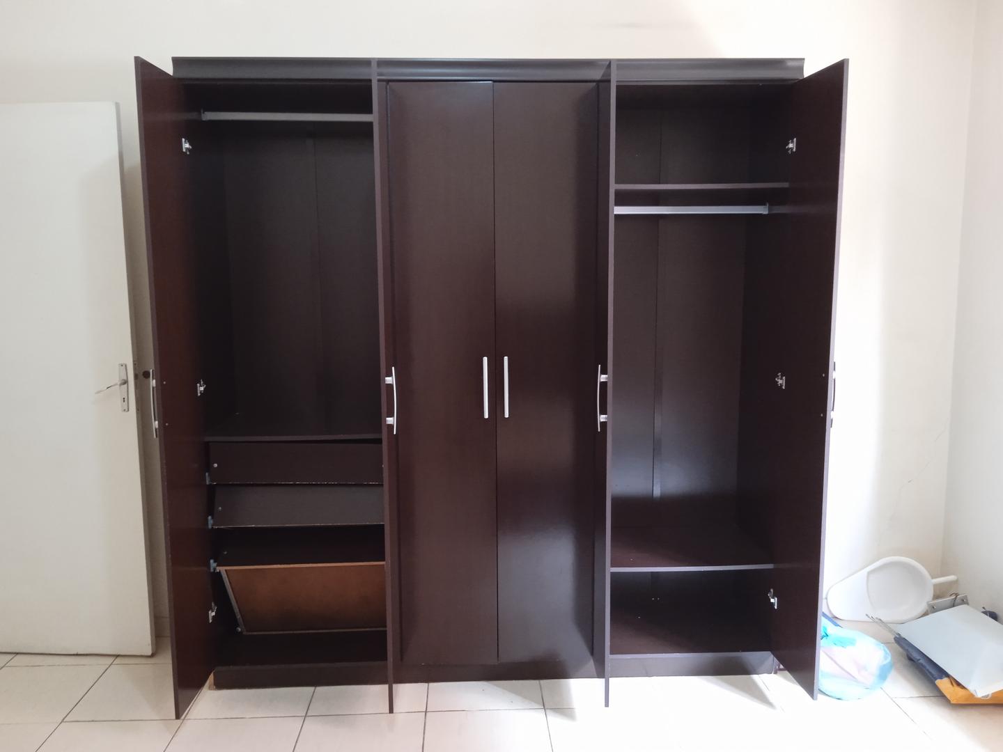 Guarda roupas c/ 6 portas em MDF Marrom 218 cm x 208 cm x 50 cm