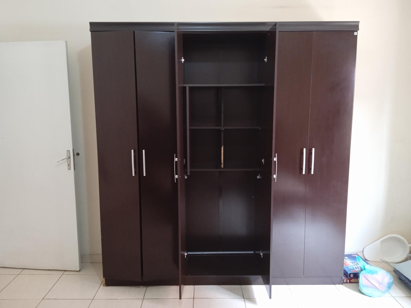 Guarda roupas c/ 6 portas em MDF Marrom 218 cm x 208 cm x 50 cm