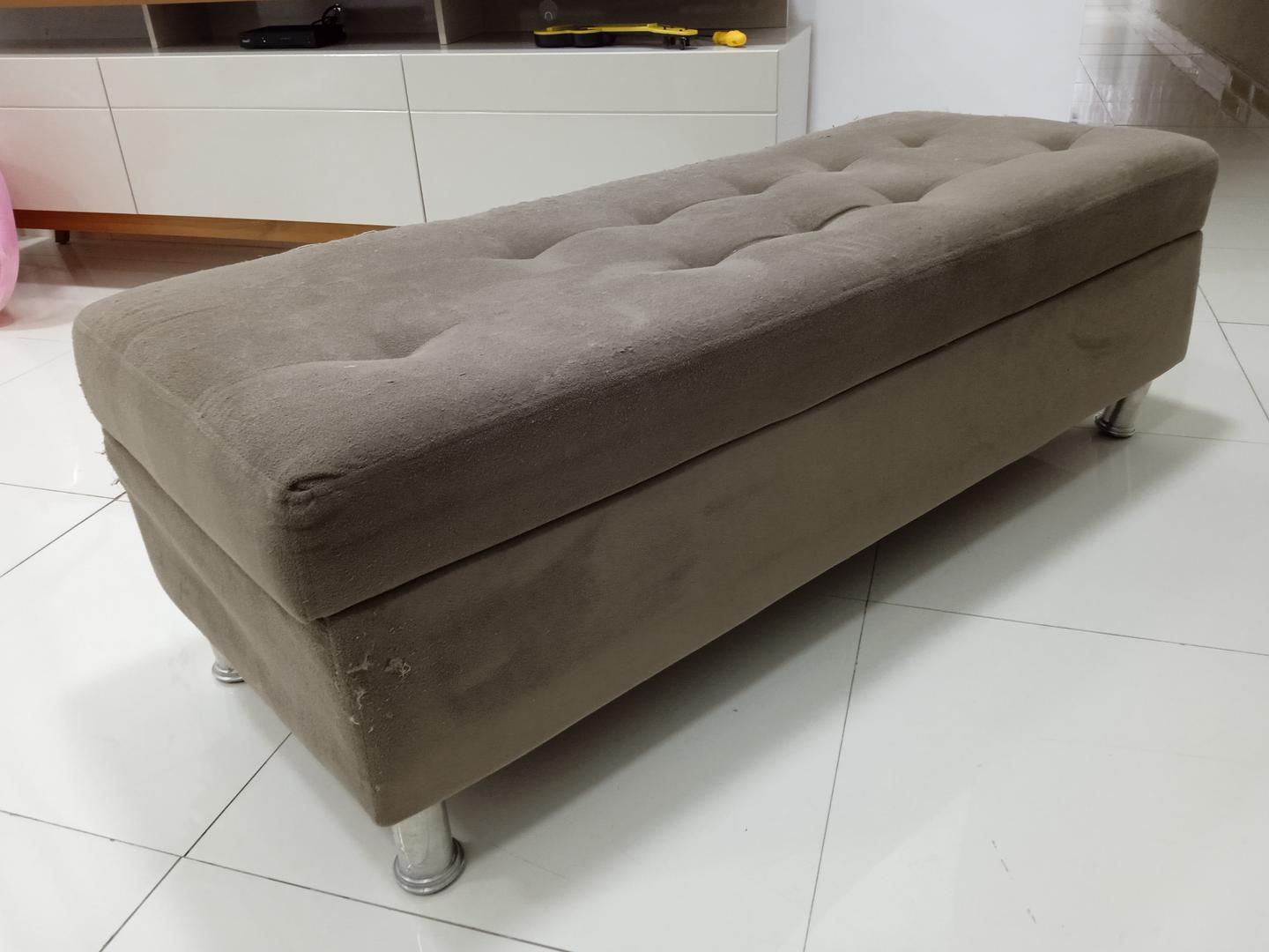 Puff retangular em Estofado / Tecido Marrom 44 cm x 138 cm x 52 cm