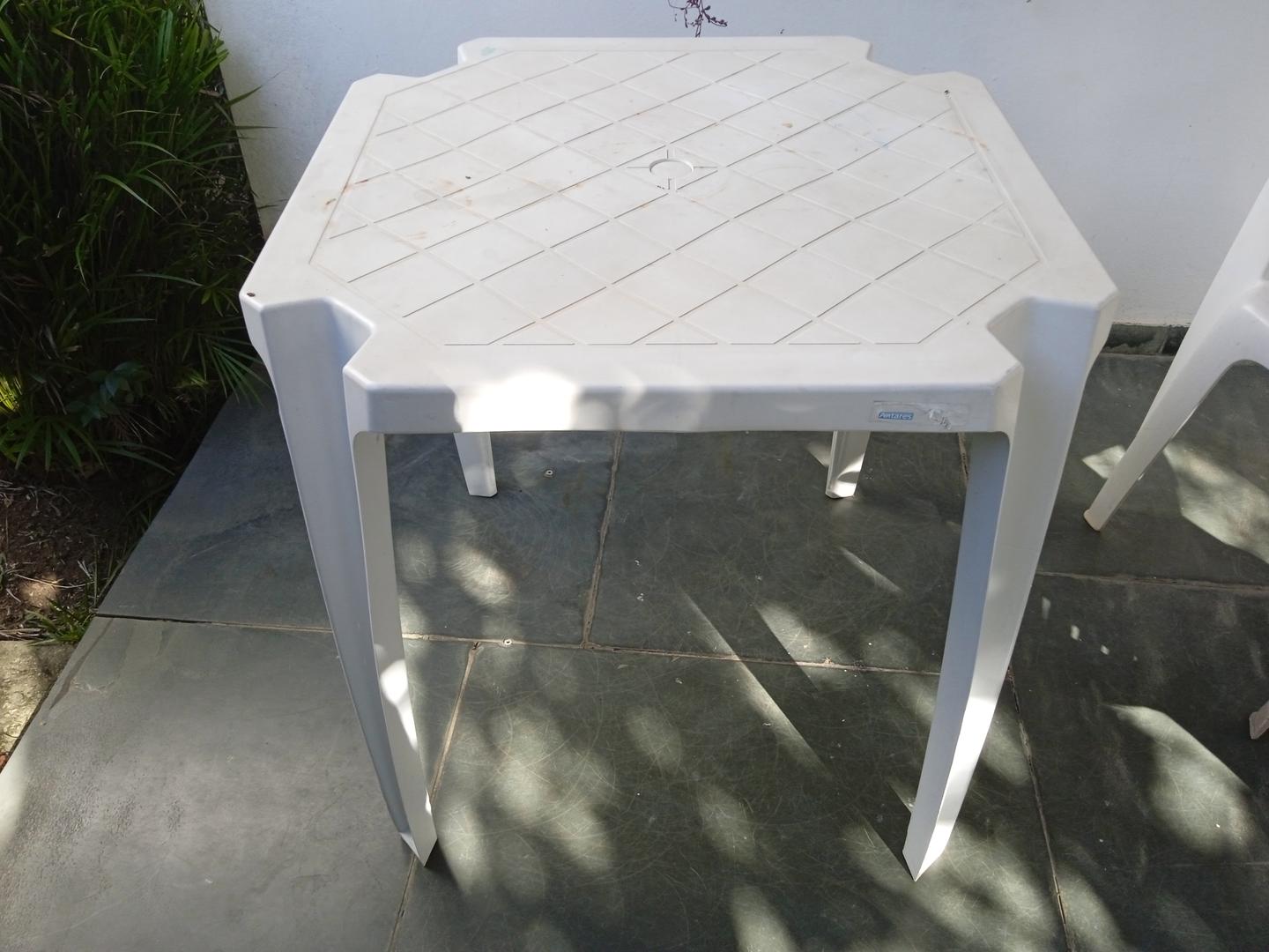 Mesa de apoio Antares em Plástico Branco 70 cm x 70 cm x 70 cm