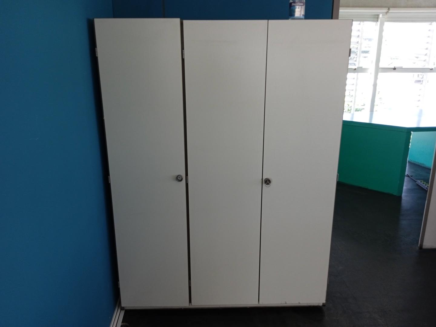 Armário alto c/ 3 portas e pasta supensa em MDF Branco 161 cm x 120 cm x 55 cm