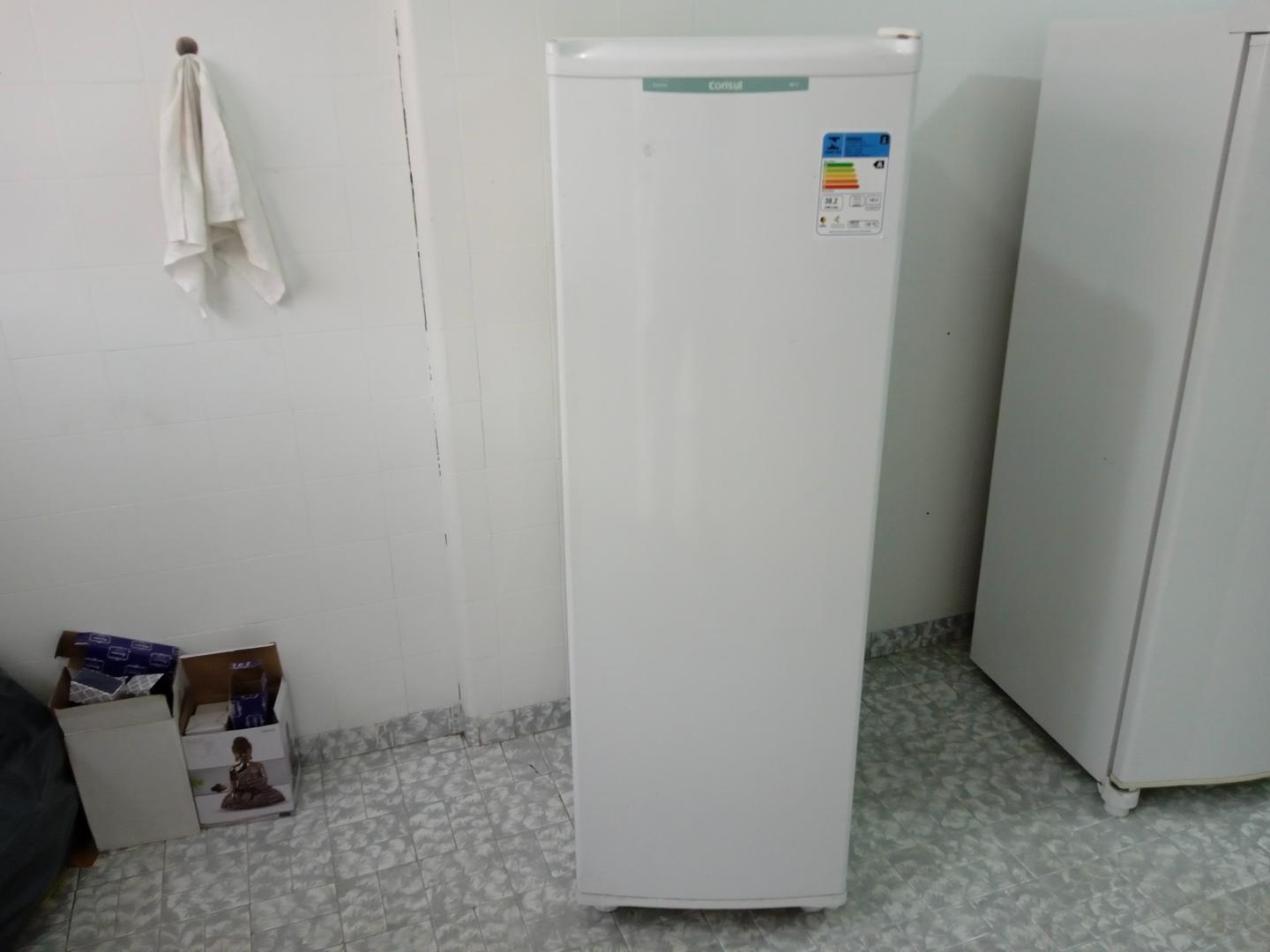 Freezer Vertical Slim 142L Consul CVU20GBBNA em Metal Branco 148 cm x 50 cm x 60 cm