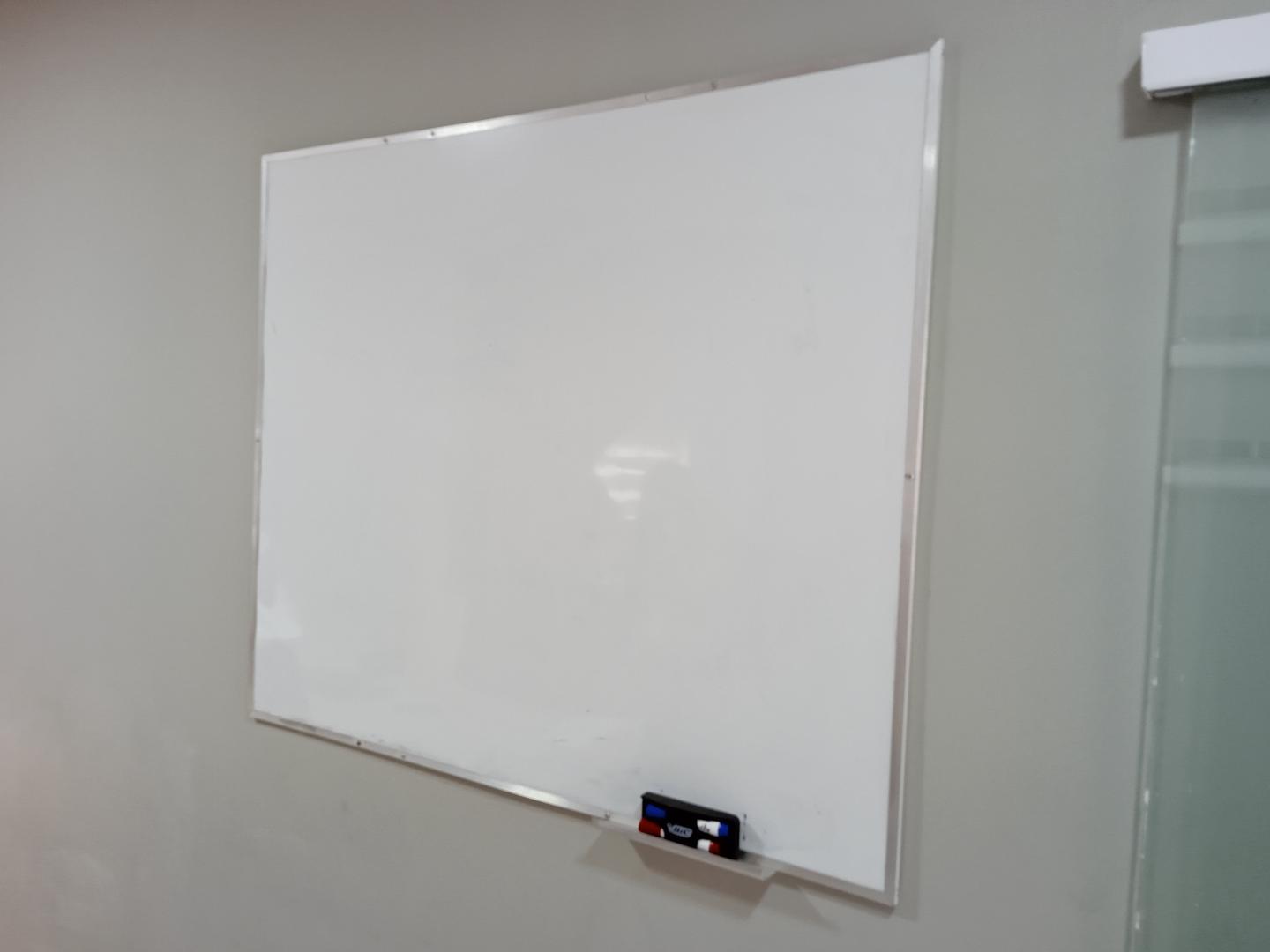 Lousa c/ moldura em Aço / MDF Branco 100 cm x 120 cm x 8 cm