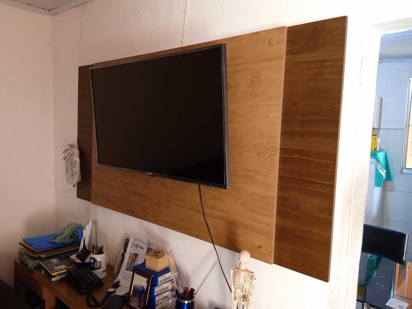 Painel p/ televisão em MDF Marrom 92 cm x 180 cm x 3 cm