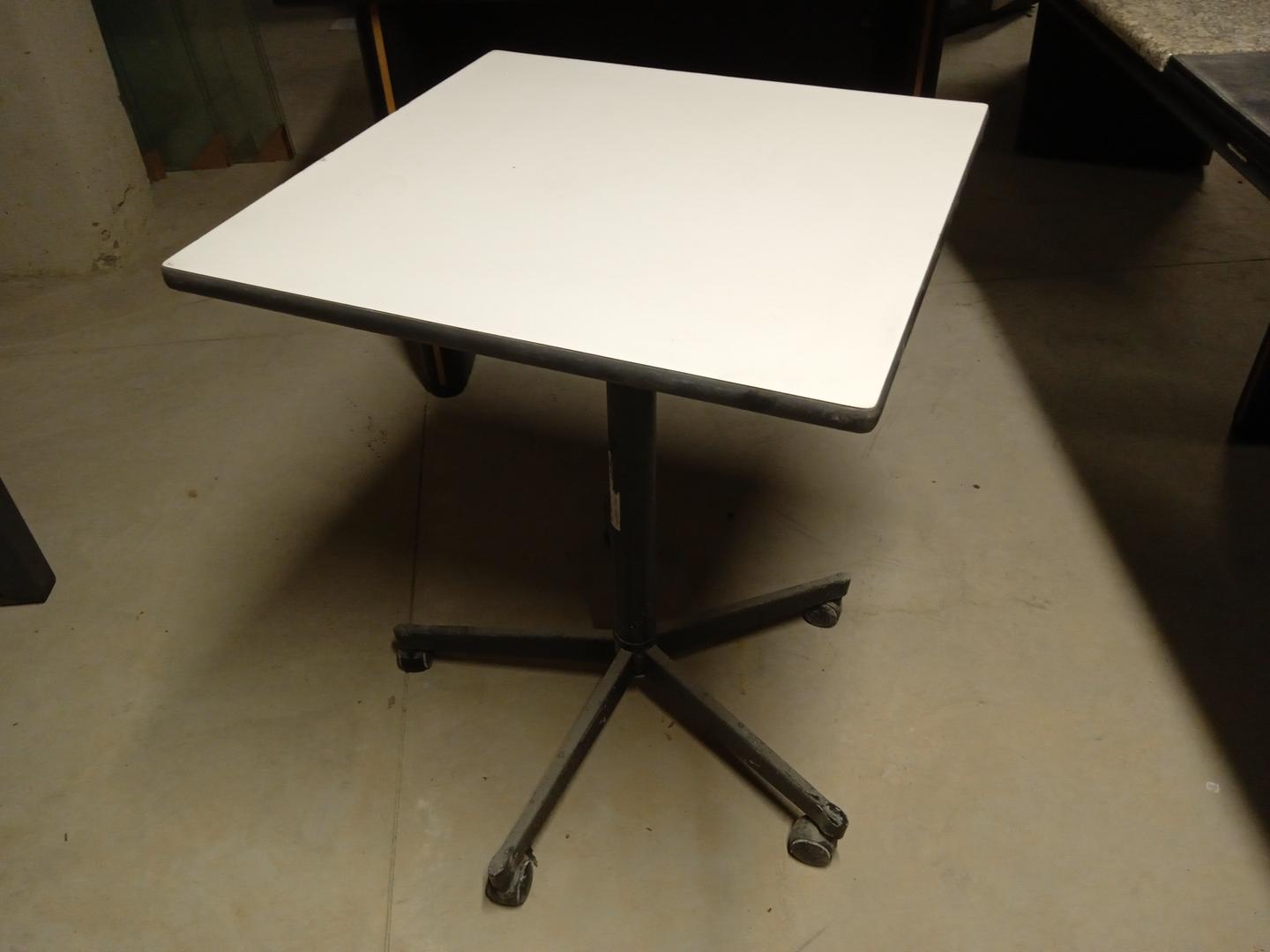 Mesa de apoio quadrada c/ rodas em MDF / Aço Branco 73 cm x 55 cm x 55 cm