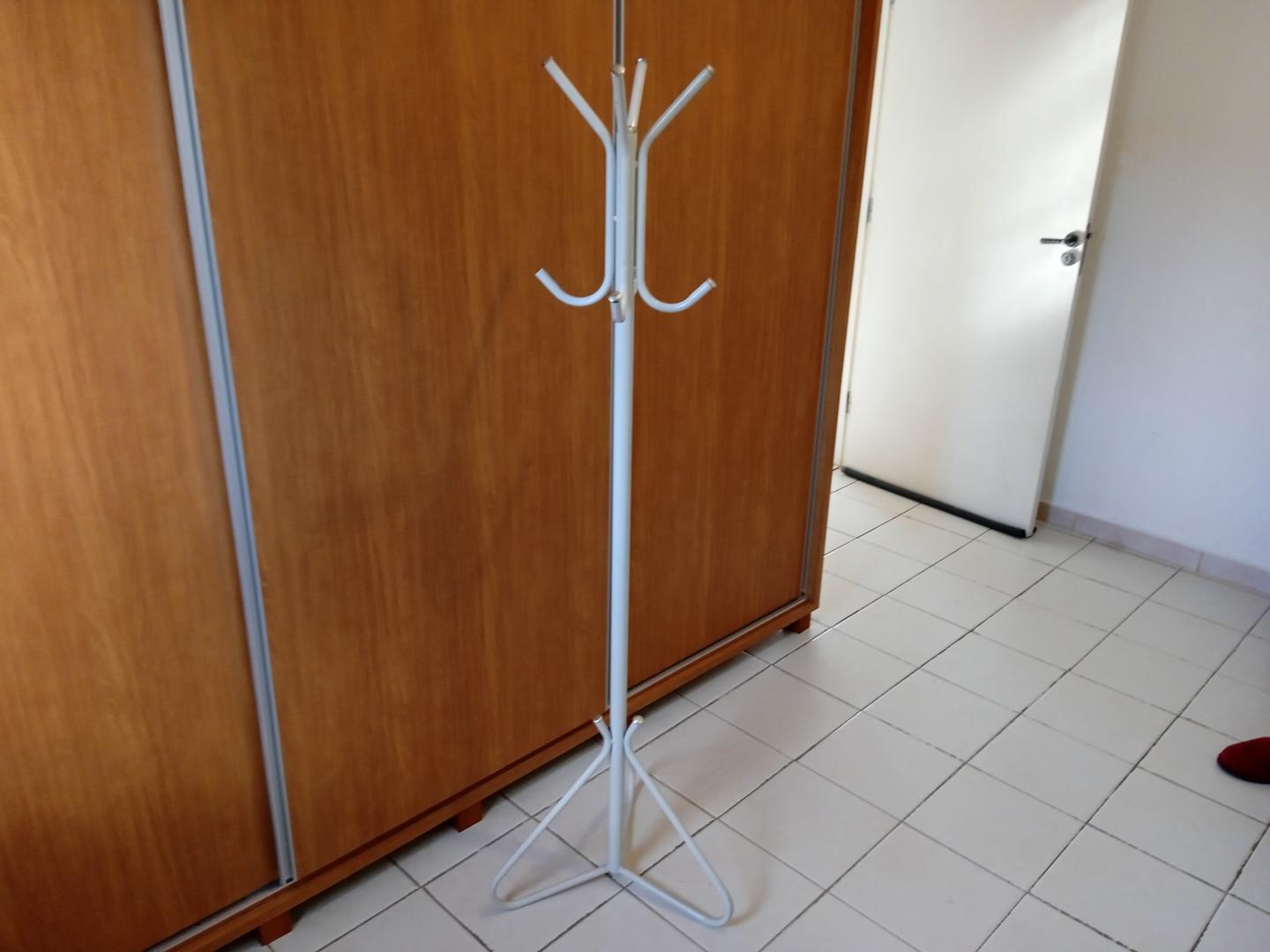 Cabideiro em Aço Branco 160 cm x 48 cm x 48 cm