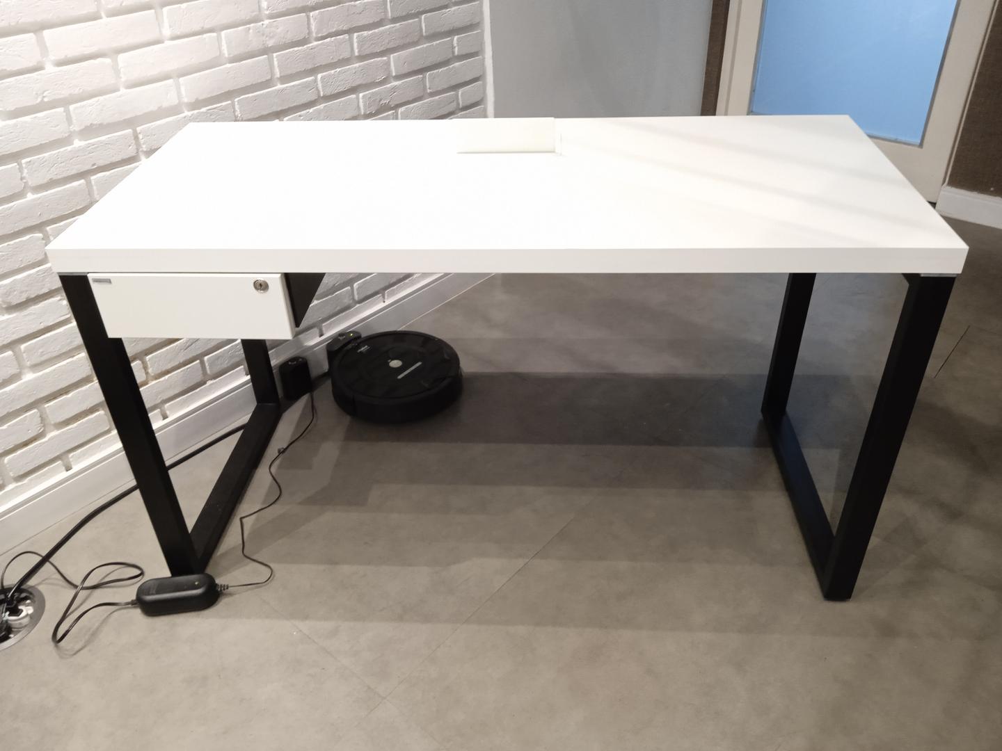 Mesa de Escritório c/ 1 gaveta Marzo móveis em Aço / MDF Branco 76 cm x 135 cm x 60 cm