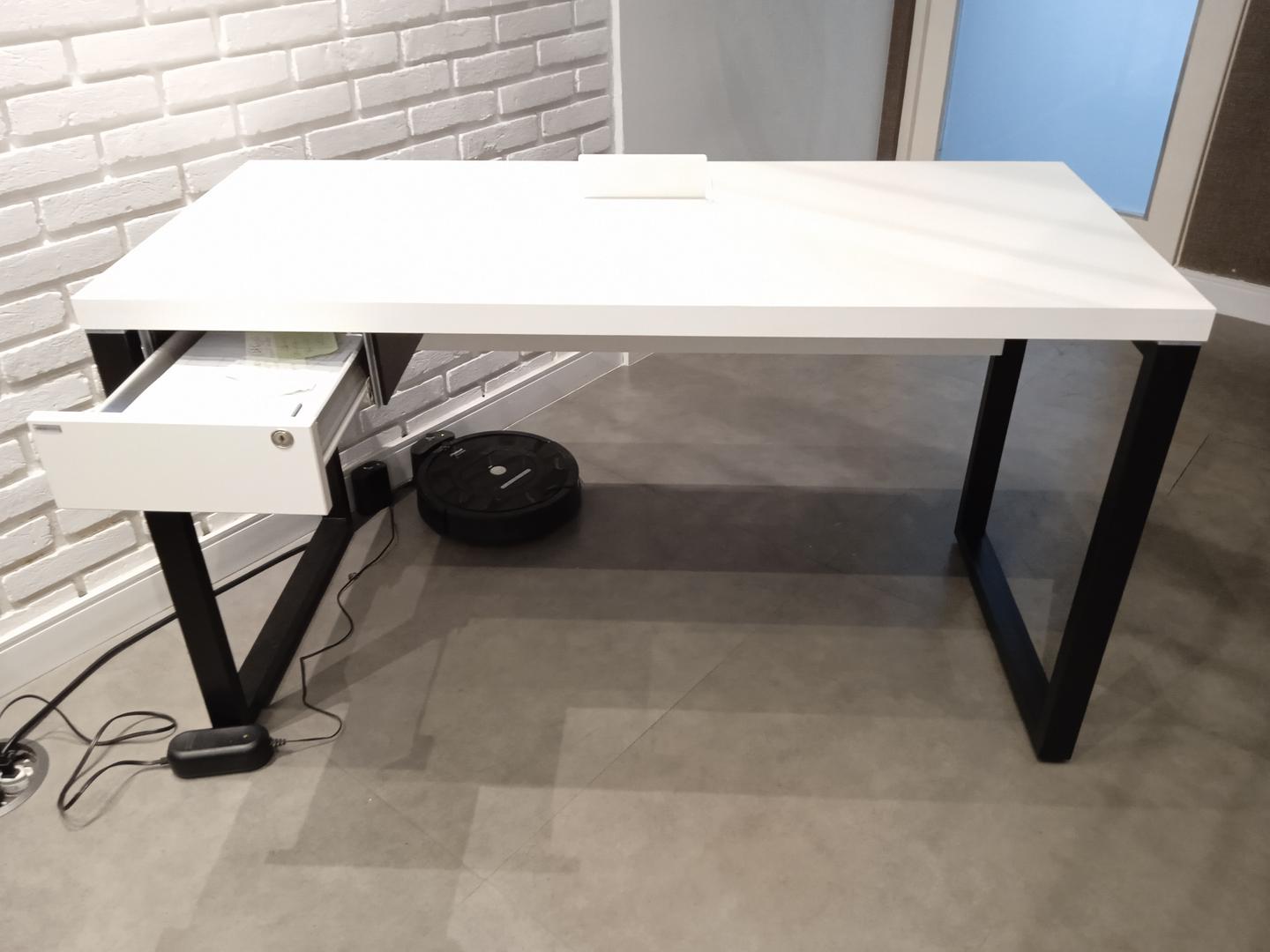 Mesa de Escritório c/ 1 gaveta Marzo móveis em Aço / MDF Branco 76 cm x 135 cm x 60 cm