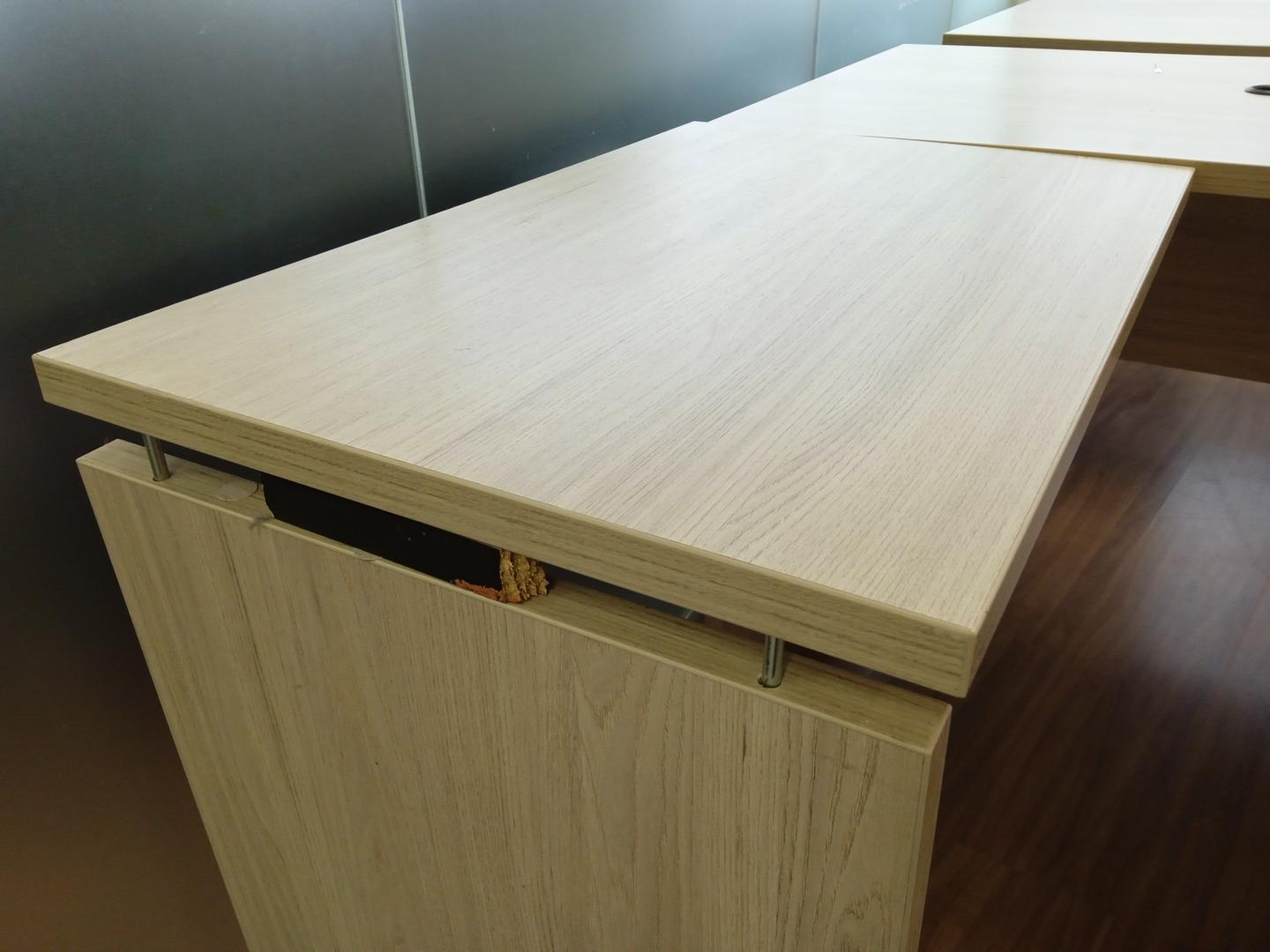 Mesa de Escritório em L c/ 3 gavetas e 1 nicho Pandin em MDF Marrom