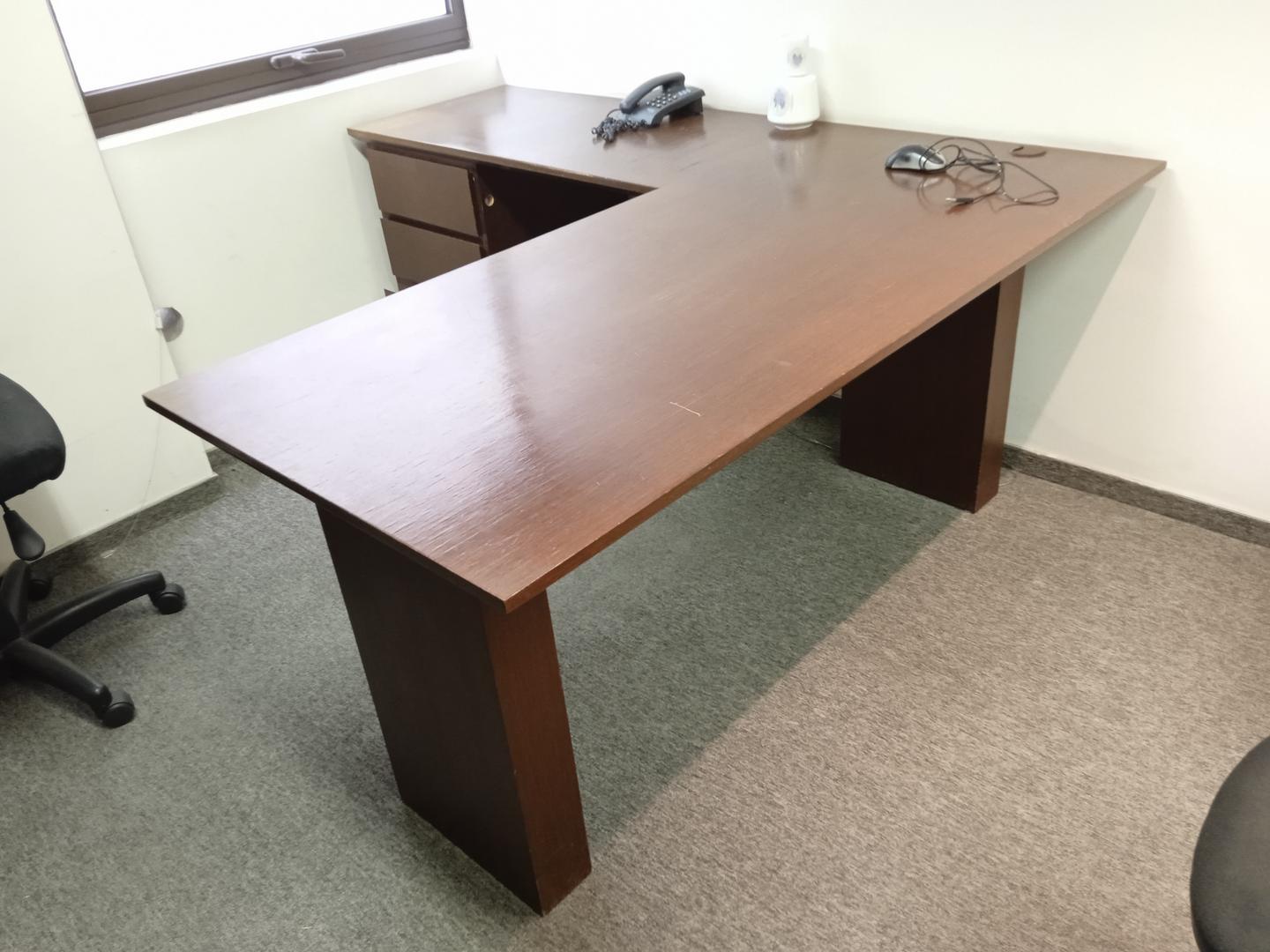 Mesa de Escritório em L c/ 3 gavetas em MDF Marrom 75 cm x 170 cm x 185 cm