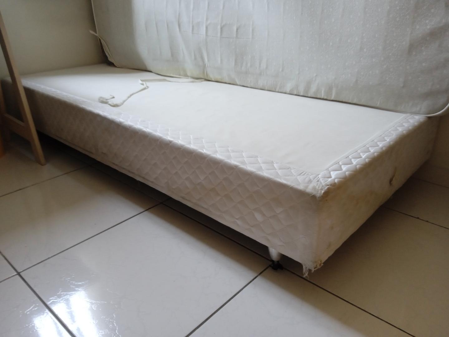 Cama box de solteiro s/ colchão em Madeira / Tecido Bege 31 cm x 182 cm x 87 cm