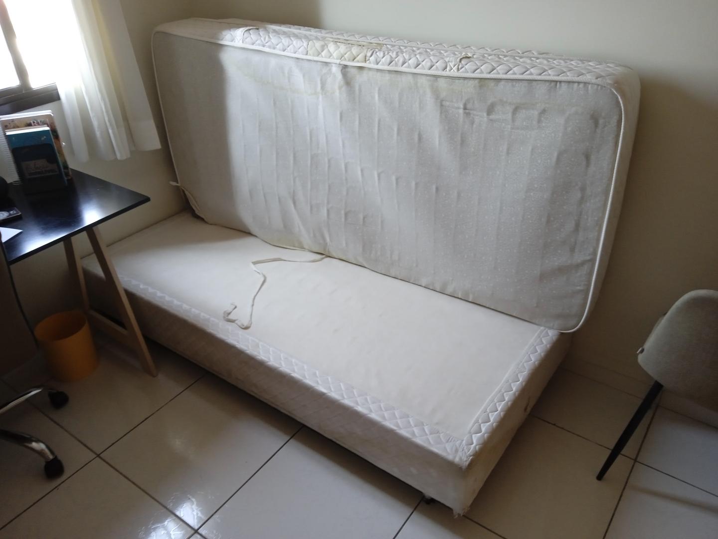 Cama box de solteiro s/ colchão em Madeira / Tecido Bege 31 cm x 182 cm x 87 cm