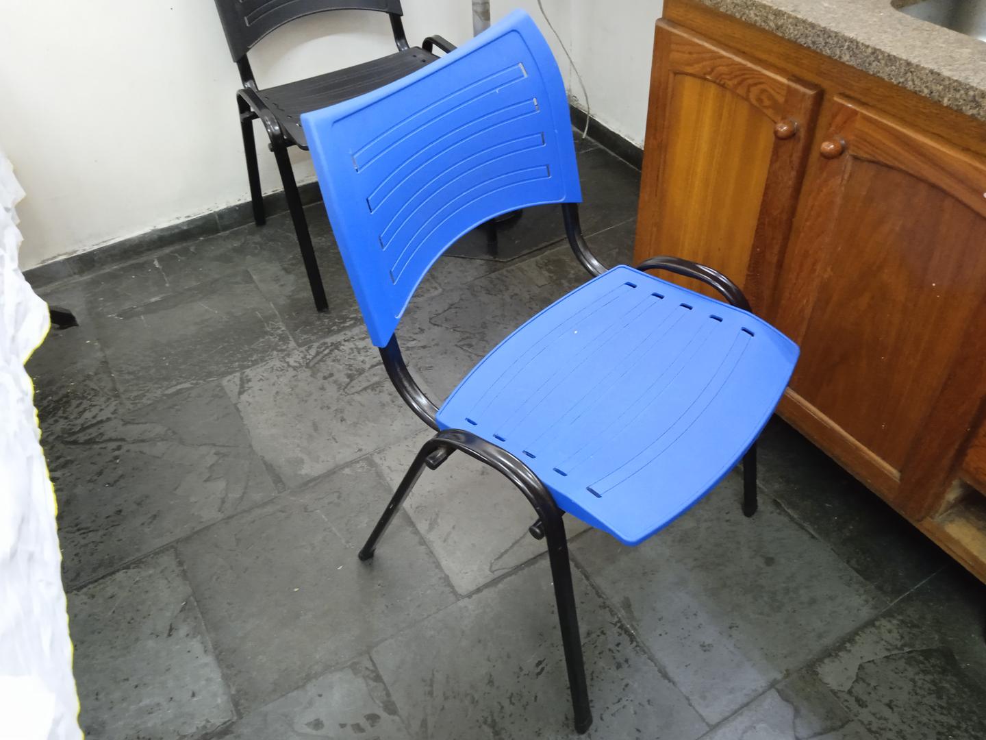 Cadeira fixa s/ braços em Aço / Plástico Azul 80 cm x 53 cm x 56 cm