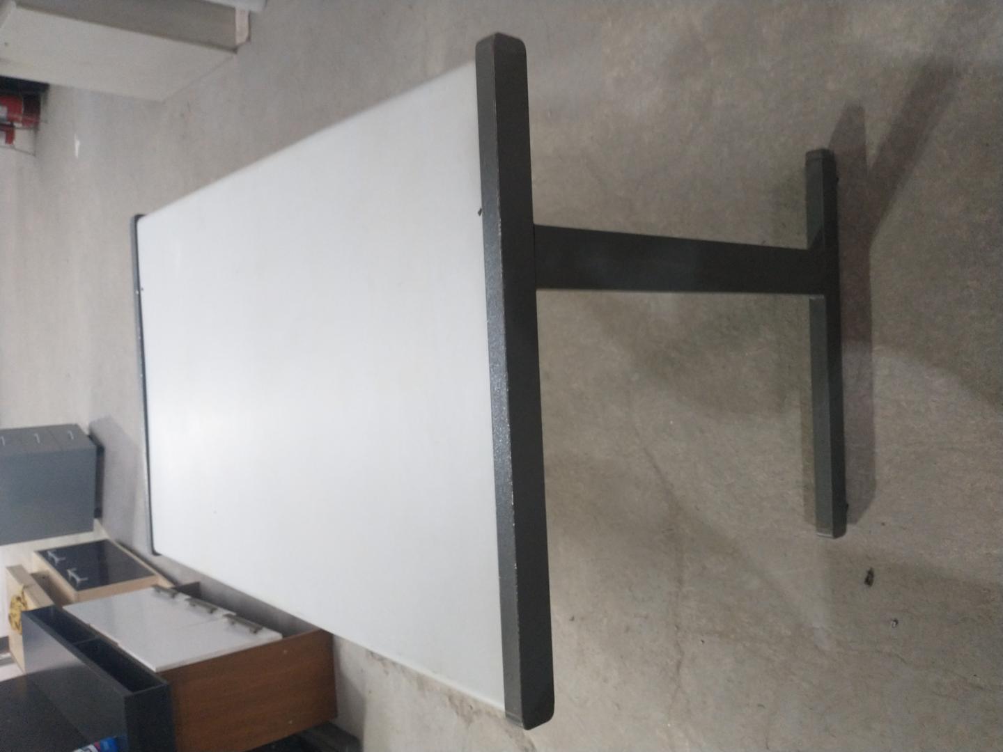 Mesa de escritório  em MDF / Aço Cinza 75 cm x 122 cm x 75 cm