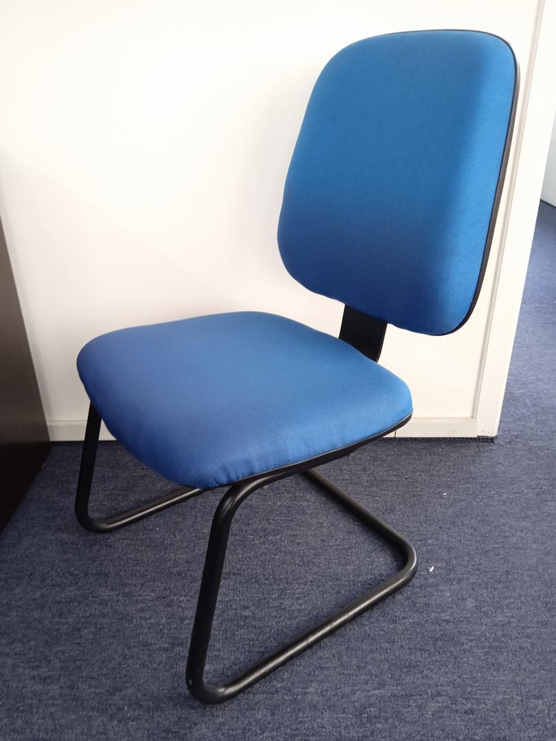 Cadeira de Escritório s/ Braço / Fixa Azul 90 cm x 53 cm x 60 cm