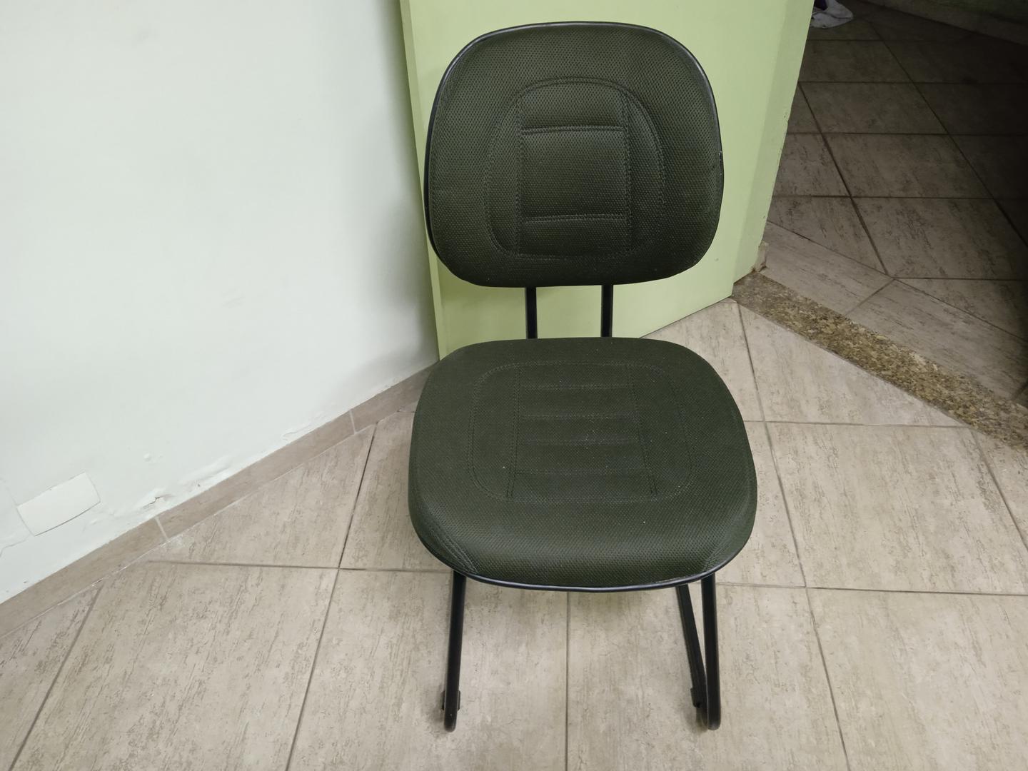 Cadeira de escritório fixa estofada s/ braços Cadflex em Aço / Tecido Verde