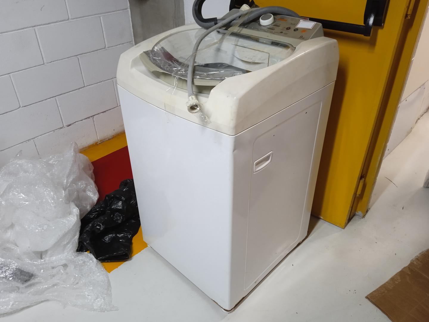 Máquina de lavar roupas 9 Kg Brastemp BWL09BBANA80 em Plástico Branco