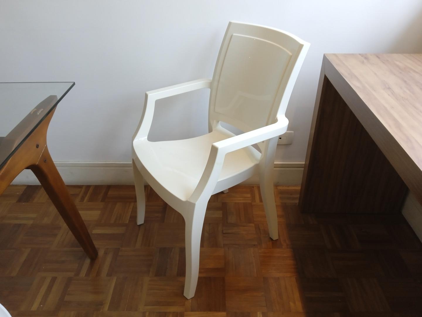 Cadeira fixa c/ braços em Plástico Branco 90 cm x 55 cm x 46 cm