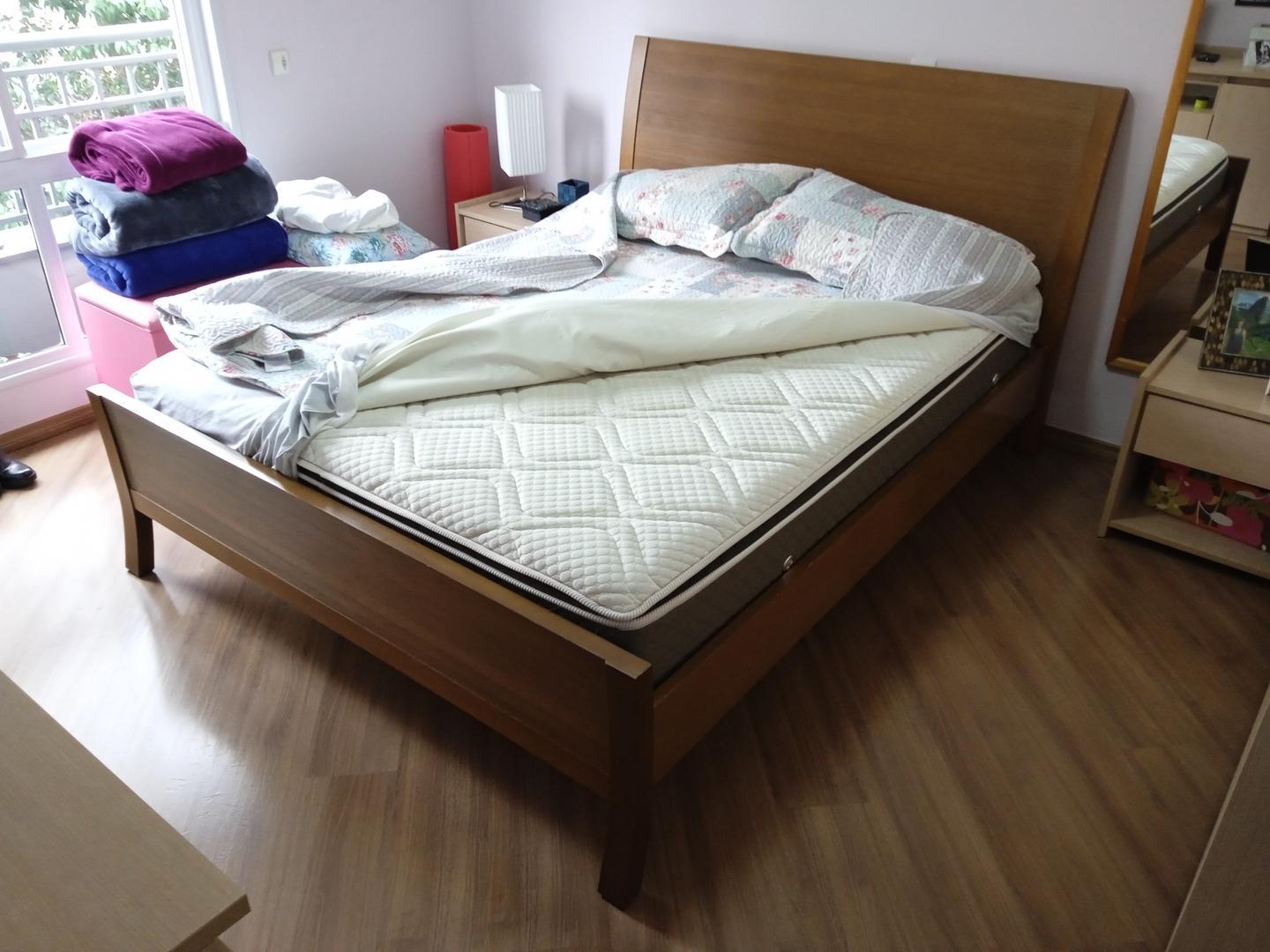 Colchão Queen s/ cama em Espuma / Tecido Branco 111 cm x 169 cm x 220 cm