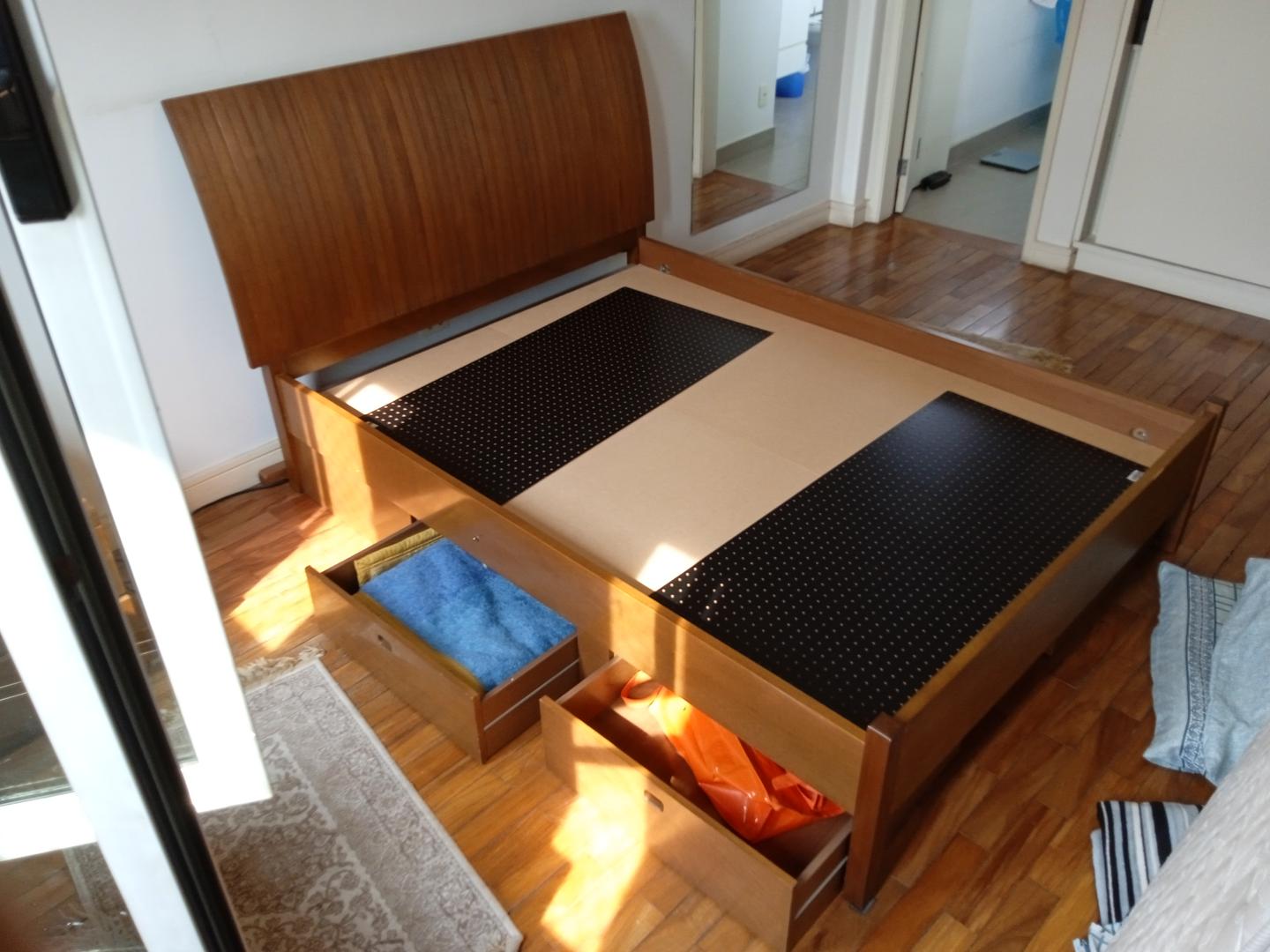 Cama de casal padrão c/ 4 gavetas em Madeira Marrom 110 cm x 200 cm x 150 cm