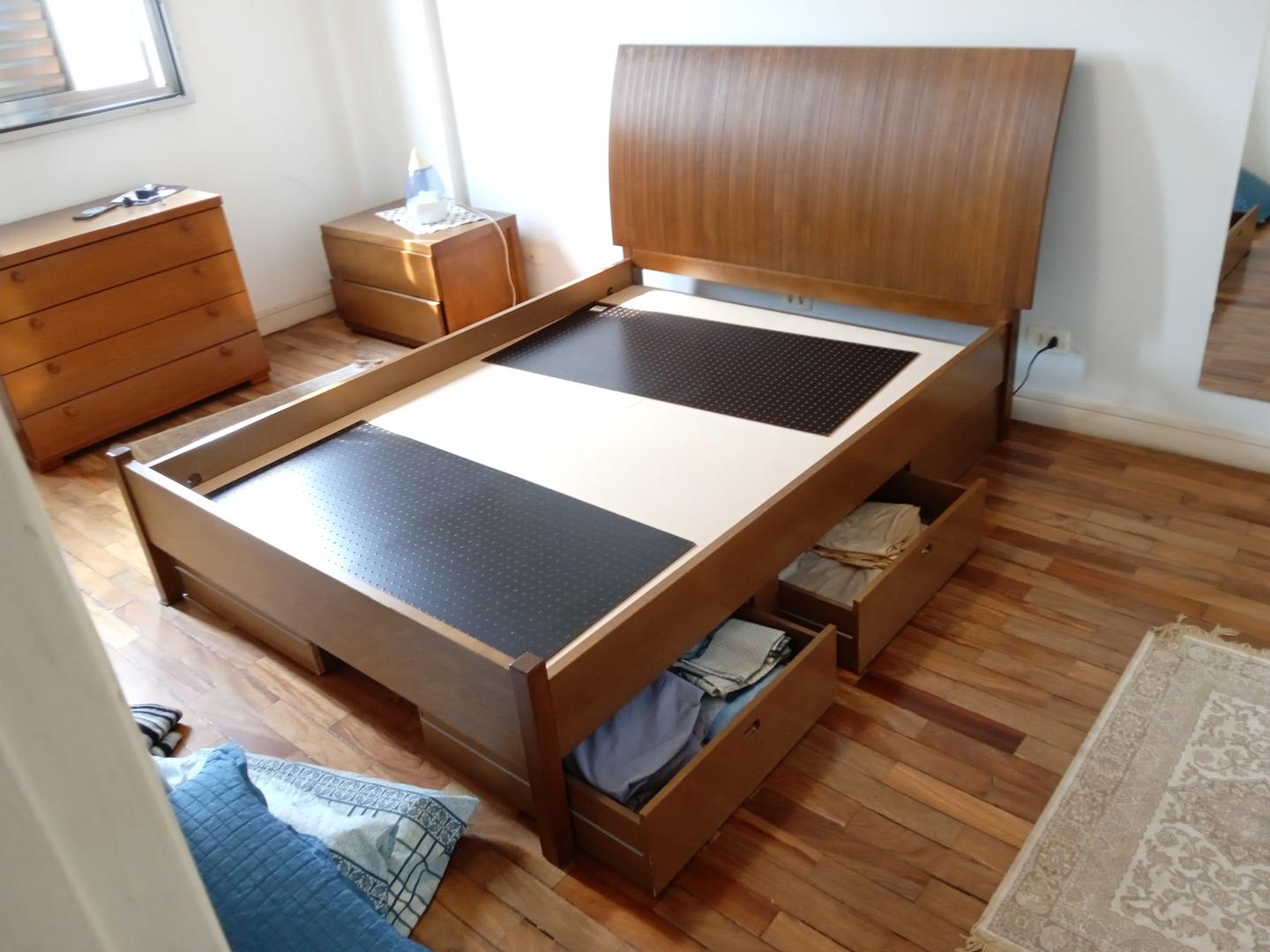 Cama de casal padrão c/ 4 gavetas em Madeira Marrom 110 cm x 200 cm x 150 cm