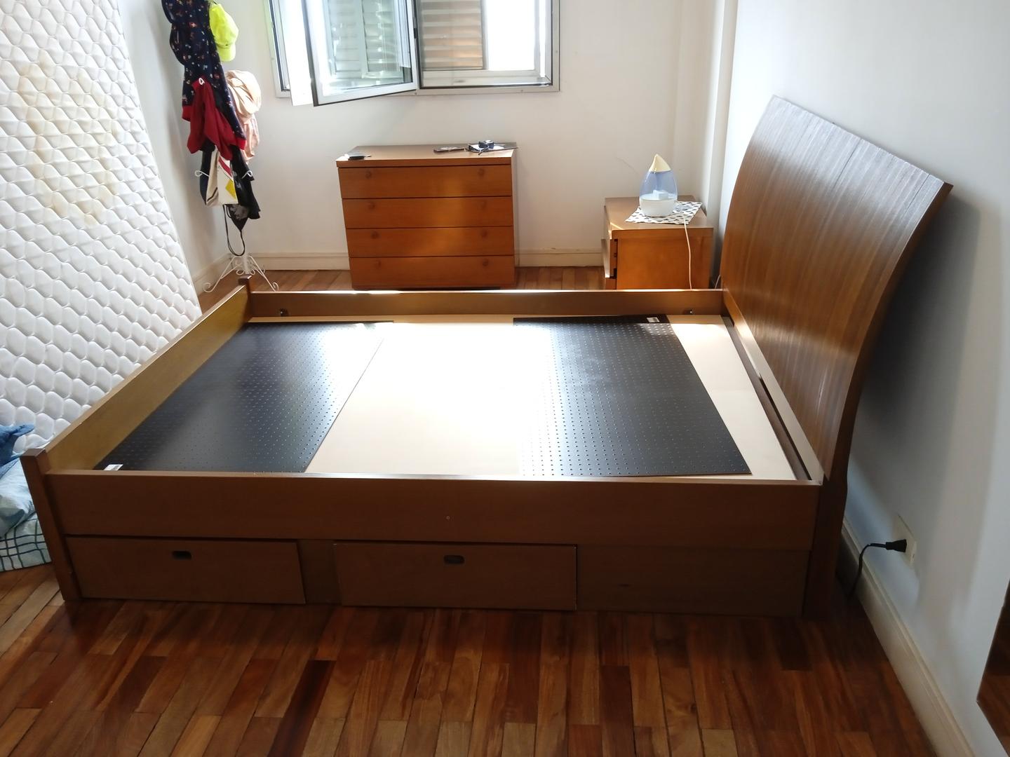 Cama de casal padrão c/ 4 gavetas em Madeira Marrom 110 cm x 200 cm x 150 cm