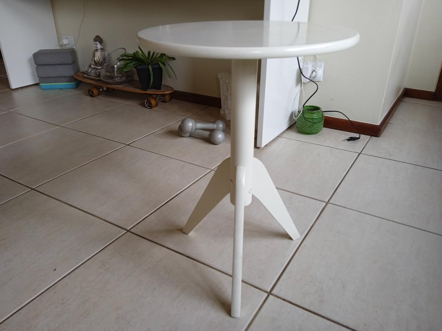 Mesa de apoio redonda em MDF Branco 55 cm x 40 cm x 40 cm