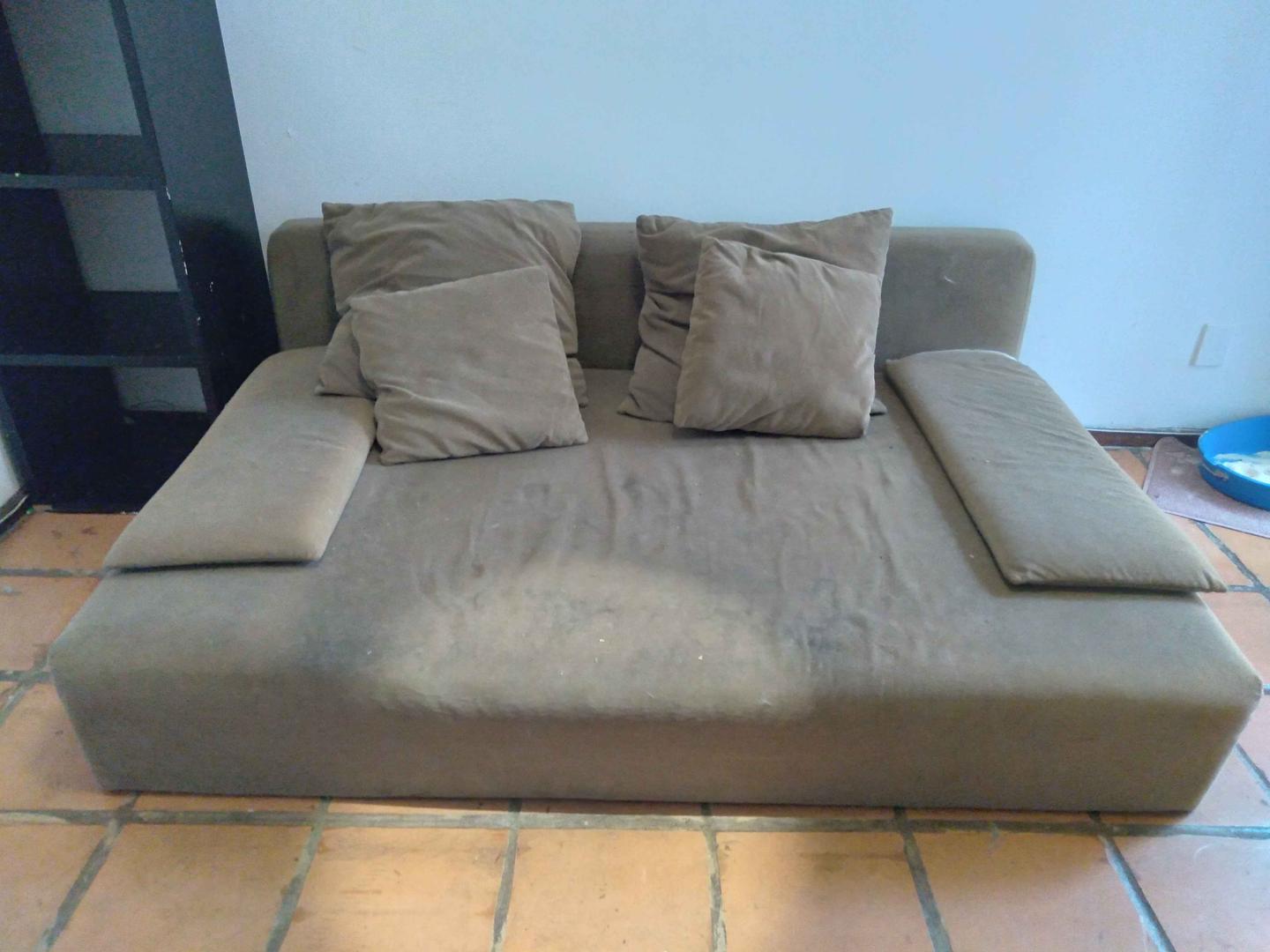 Sofá cama c/ 4 Almofadas  em Estofado / Tecido Marrom 62 cm x 180 cm x 130 cm