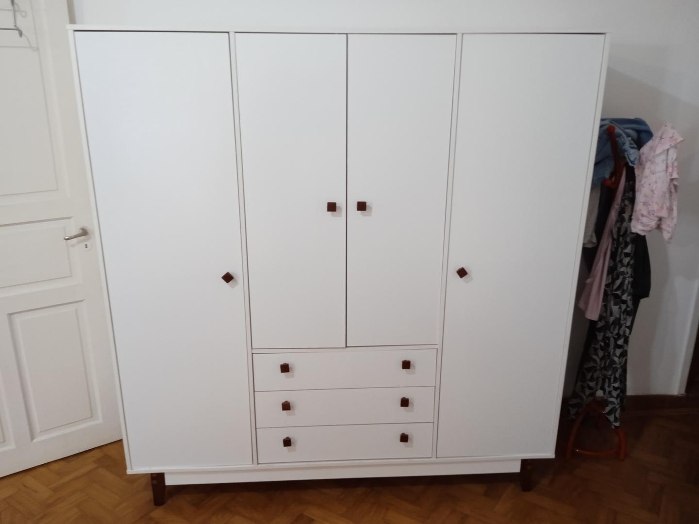 Guarda roupas c/ 4 portas e 3 gavetas em MDF Branco 180 cm x 172 cm x 52 cm