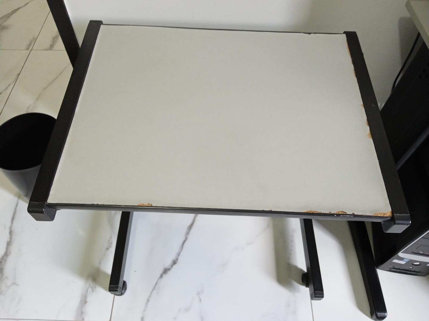 Mesa de apoio c/ rodas em Aço / MDF Bege 66 cm x 66 cm x 52 cm