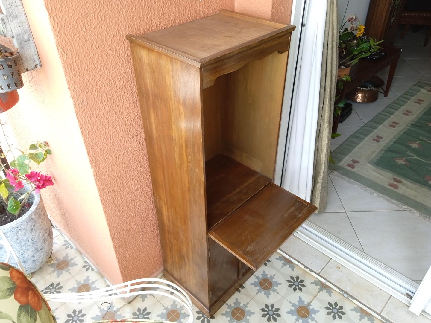 Mesa de Apoio c/ 2 portas e 1 nicho em Madeira Marrom 115 cm x 42 cm x 31 cm