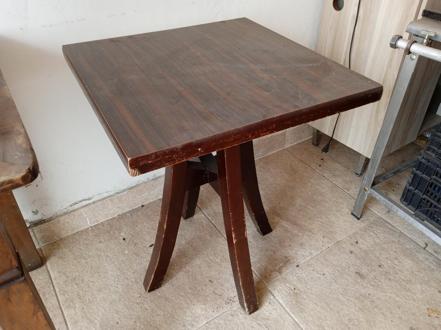 Mesa de apoio em MDF Marrom 77 cm x 60 cm x 60 cm