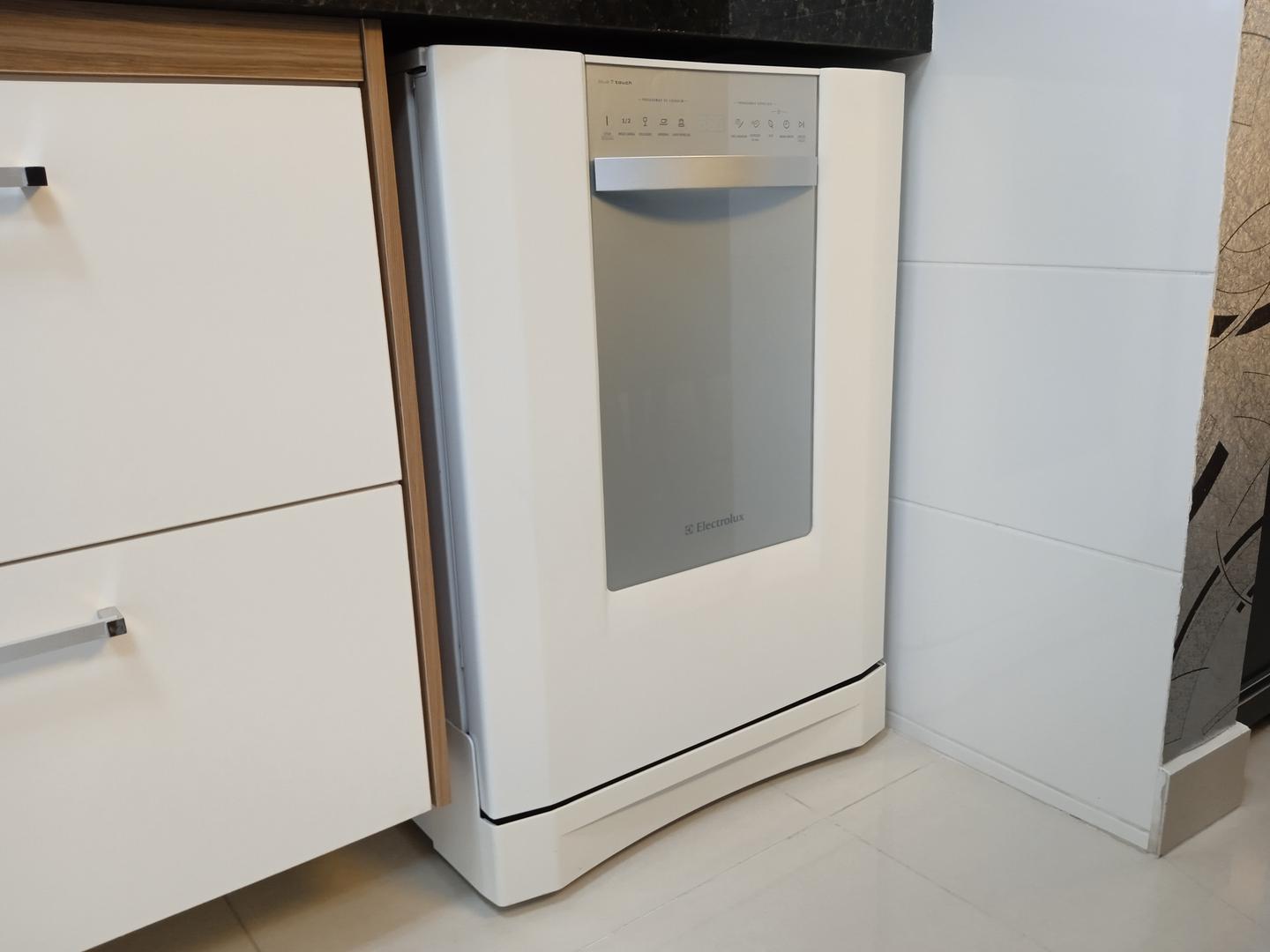 Máquina de lavar louças Electrolux LE12B em Aço Branco 84 cm x 61 cm x 60 cm