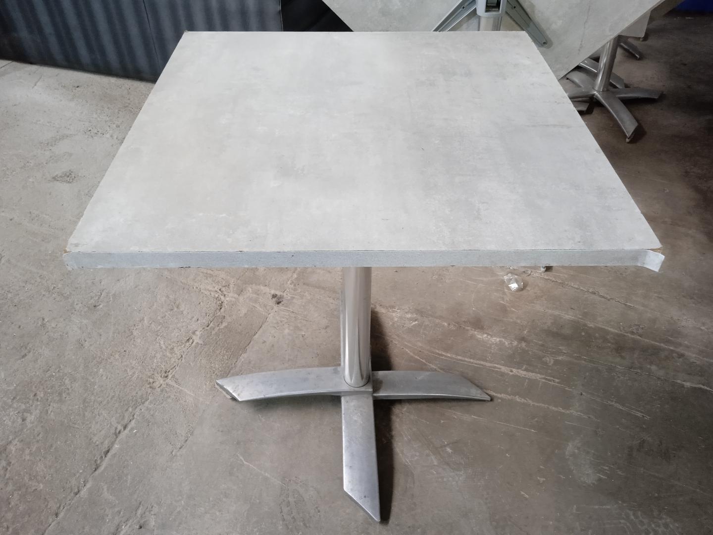 Mesa de apoio Quadrada Dobrável em Aço / MDF Cinza 77 cm x 70 cm x 70 cm