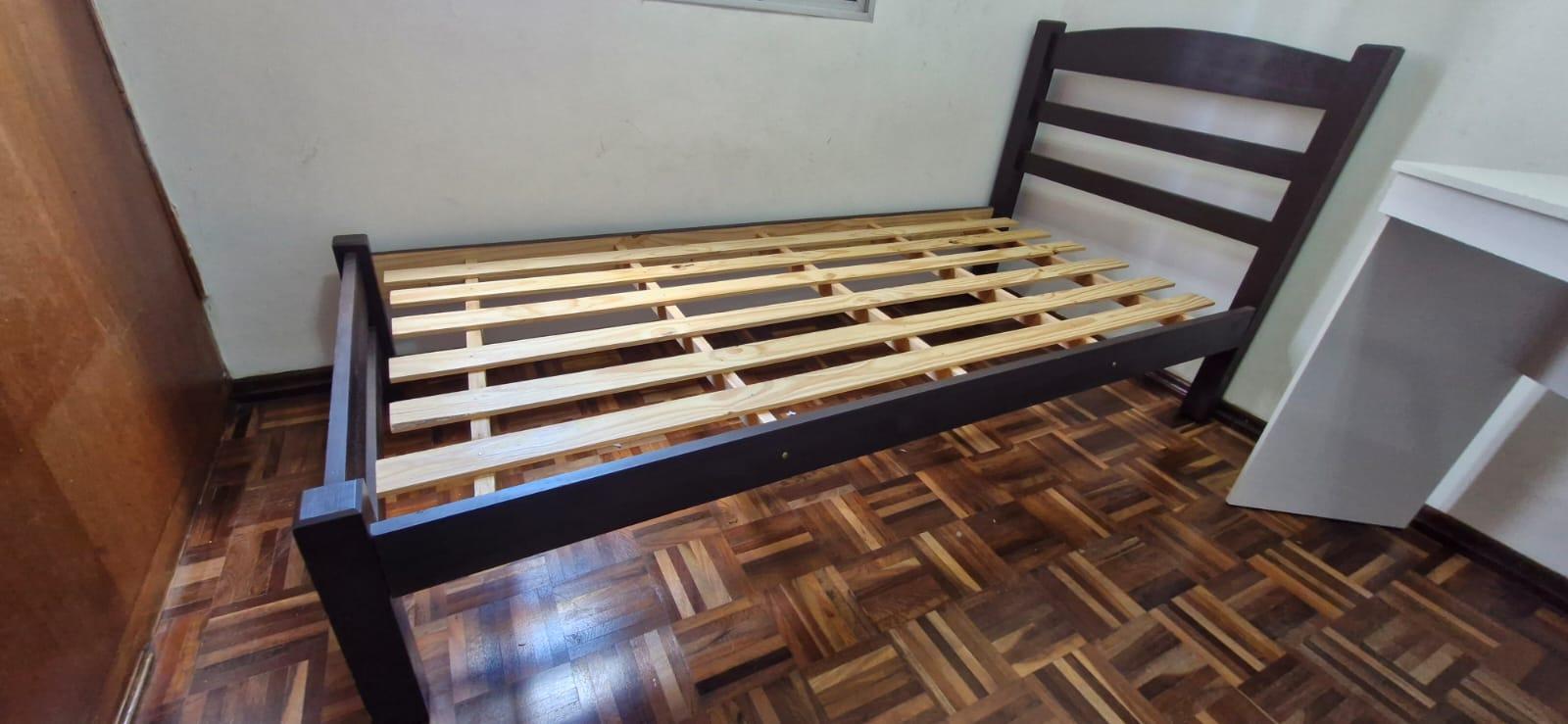 Cama solteiro c/ cabeceira  em Madeira Marrom 92 cm x 210 cm x 1 cm