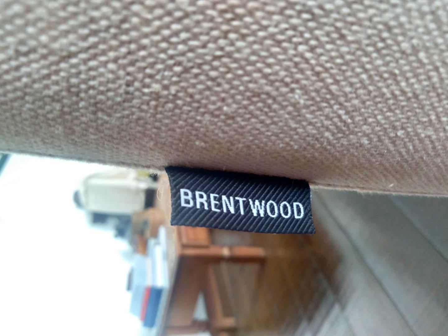 Sofá em L c/ 13 almofadas c/ enchimento de penas  Brentwood em Estofado / Tecido Bege