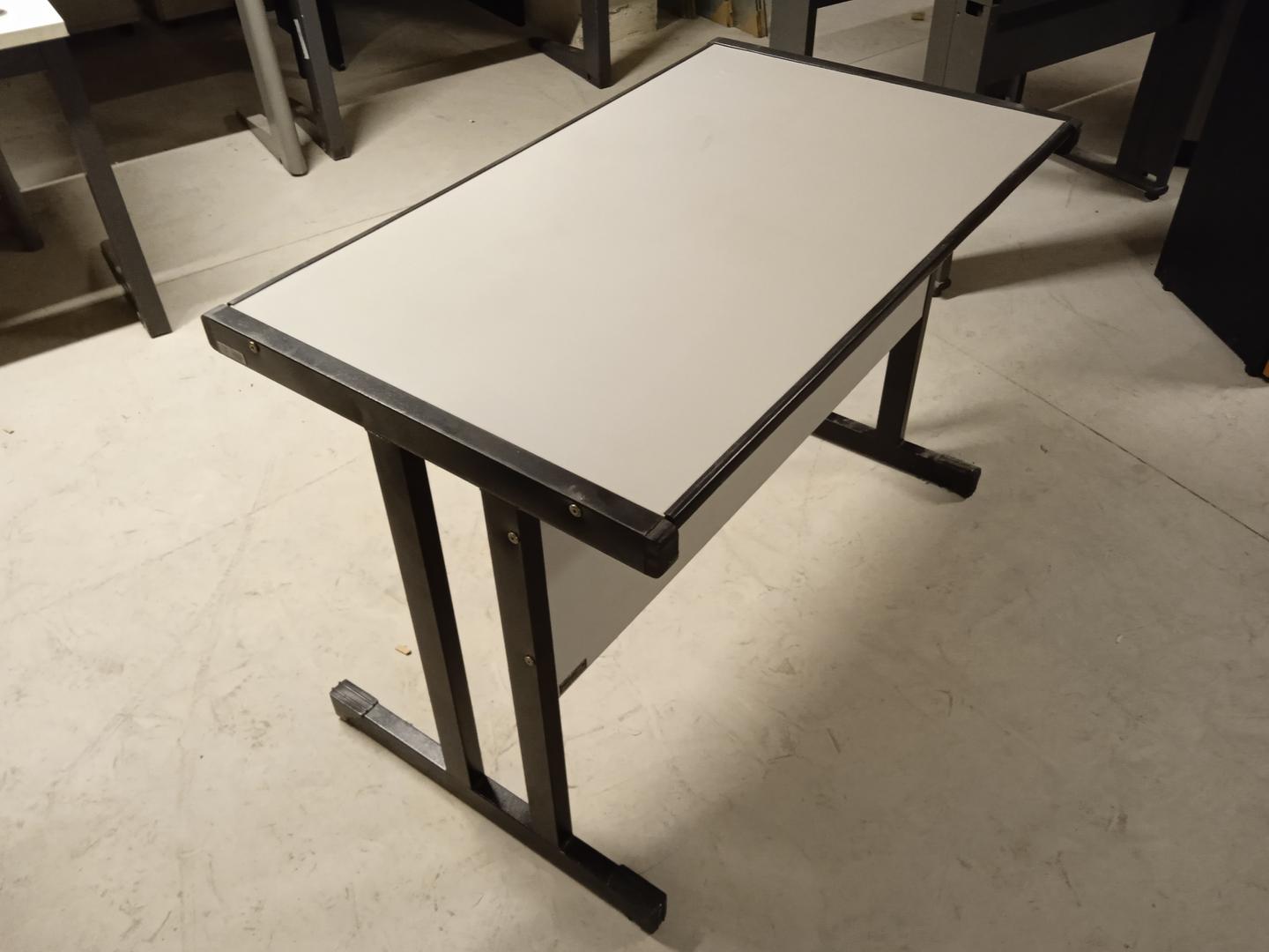 Mesa de Escritório em Aço / MDF Cinza 74 cm x 106 cm x 63 cm