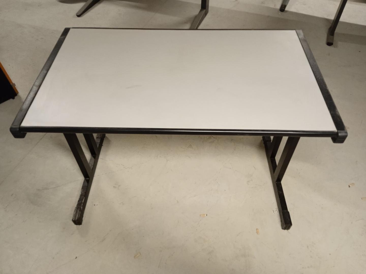 Mesa de Escritório em Aço / MDF Cinza 74 cm x 106 cm x 63 cm