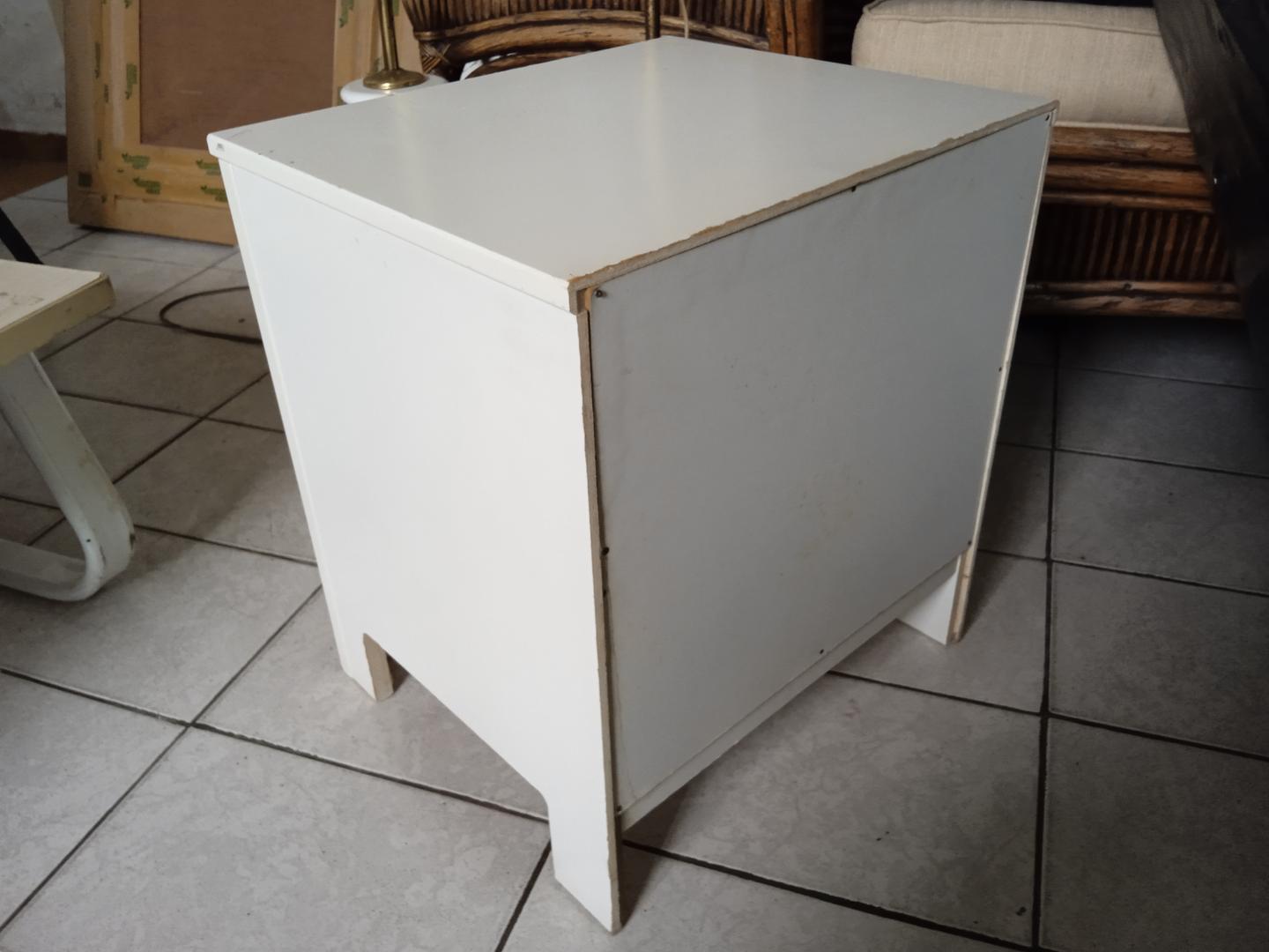 Mesa de cabeceira c/ 1 gaveta em Madeira Branco 45 cm x 40 cm x 35 cm