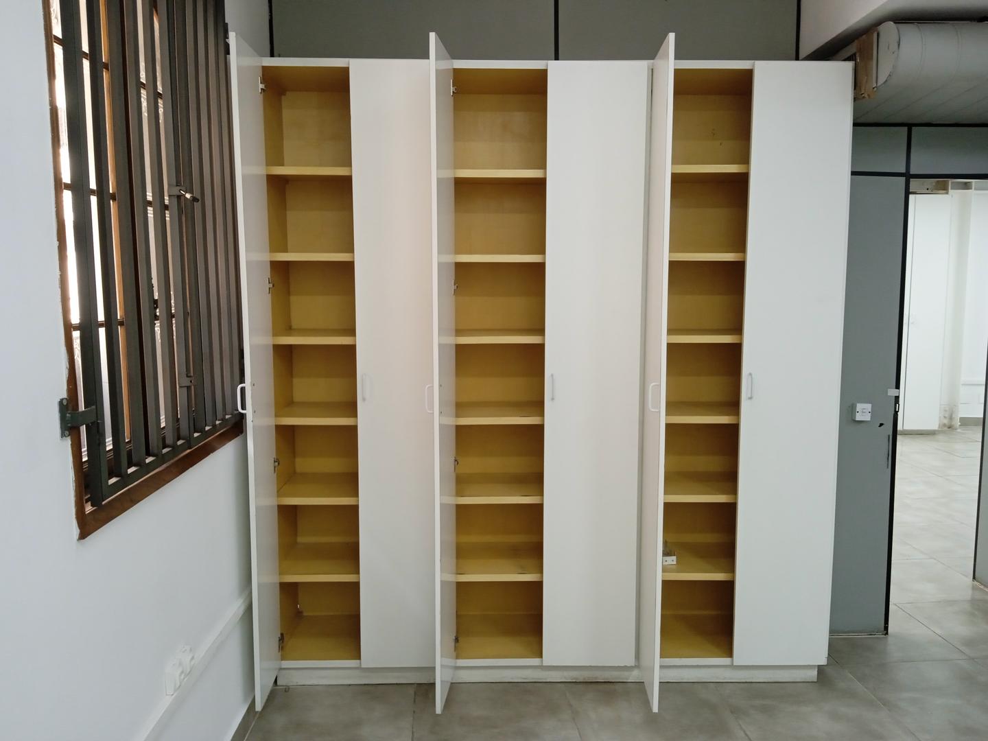 Armário alto c/ 6 portas em MDF Branco 240 cm x 225 cm x 46 cm