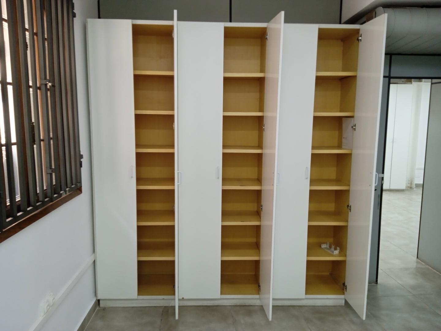 Armário alto c/ 6 portas em MDF Branco 240 cm x 225 cm x 46 cm