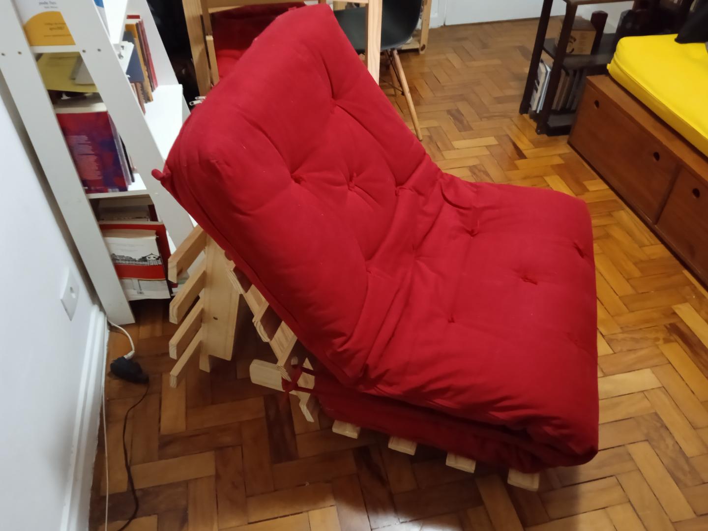 Sofá Cama Futon Slim 1 Lugar em Madeira Vermelha 77 cm x 190 cm x 20 cm